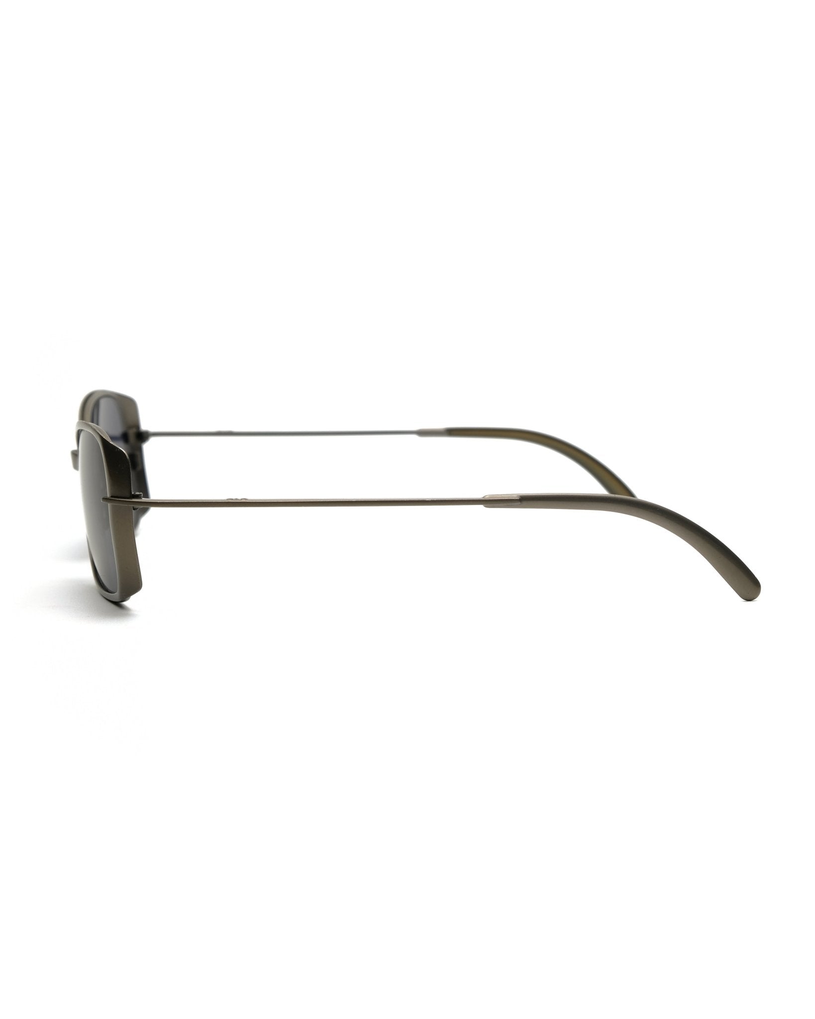 https://cdn.shopify.com/s/files/1/0818/5459/5398/files/carolina-herrera-carolina-herrera-sunglasses-vintage-su491-1852850.jpg?v=1778953723