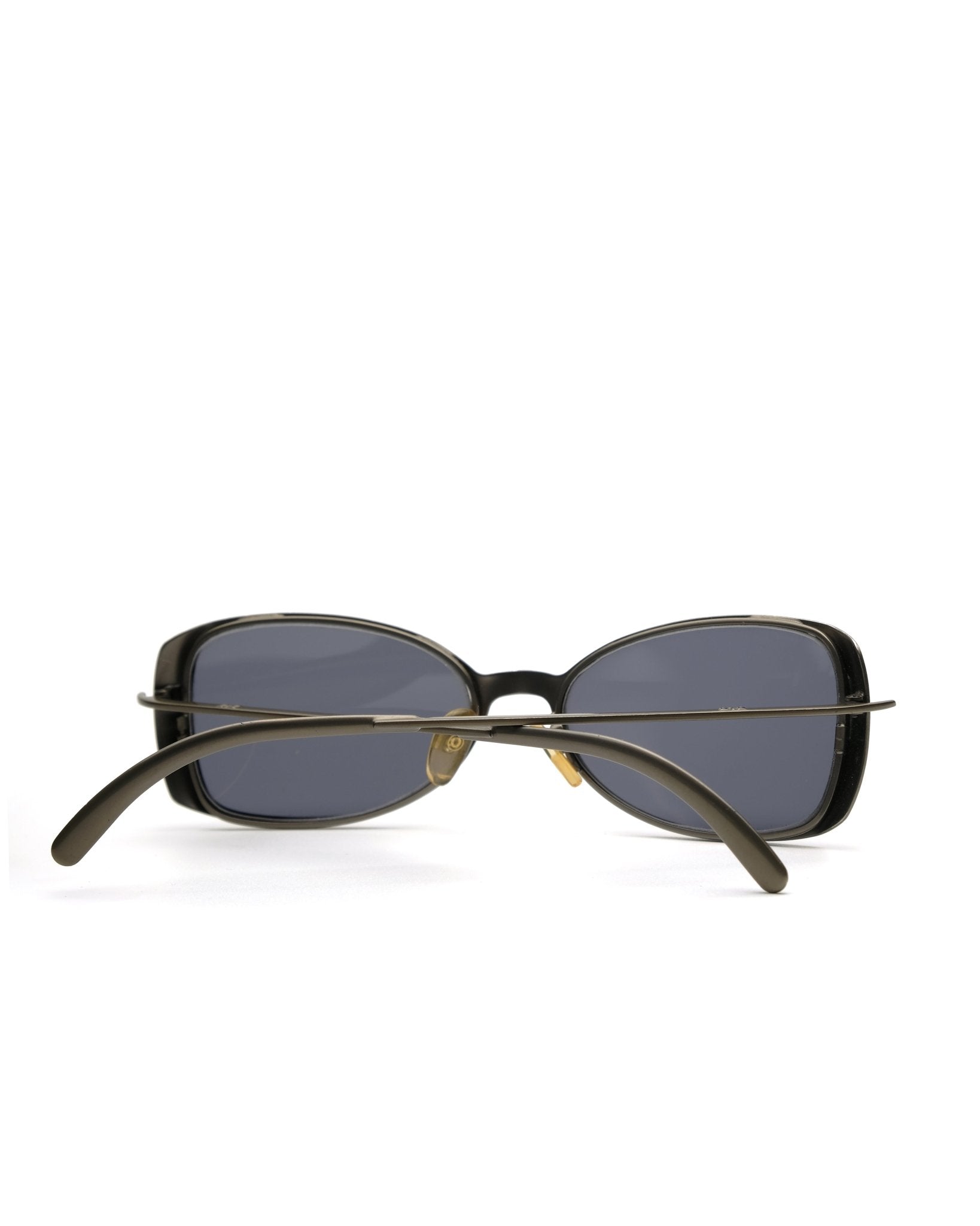 https://cdn.shopify.com/s/files/1/0818/5459/5398/files/carolina-herrera-carolina-herrera-sunglasses-vintage-su491-4806481.jpg?v=1778953723