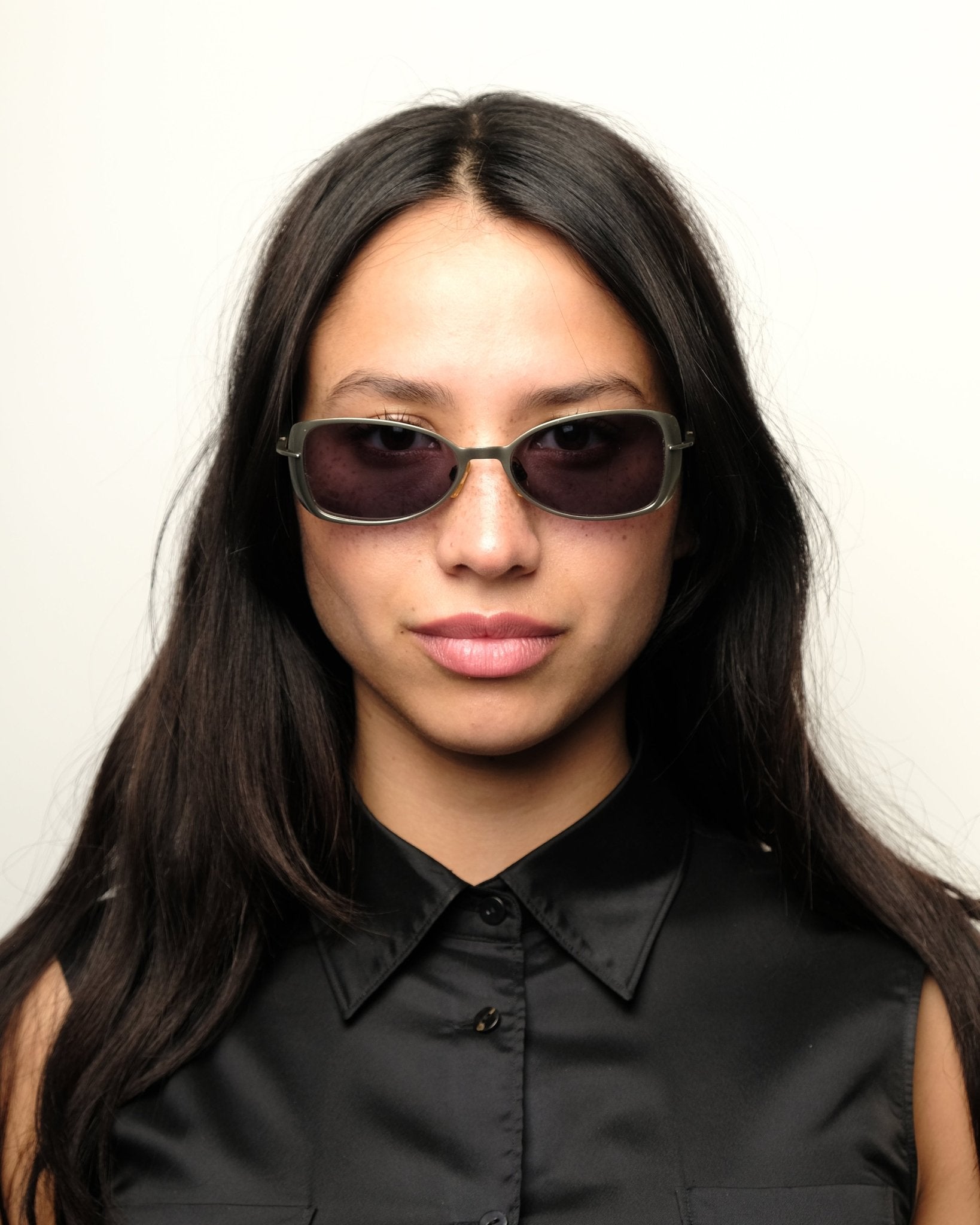 https://cdn.shopify.com/s/files/1/0818/5459/5398/files/carolina-herrera-carolina-herrera-sunglasses-vintage-su491-6401843.jpg?v=1778953724