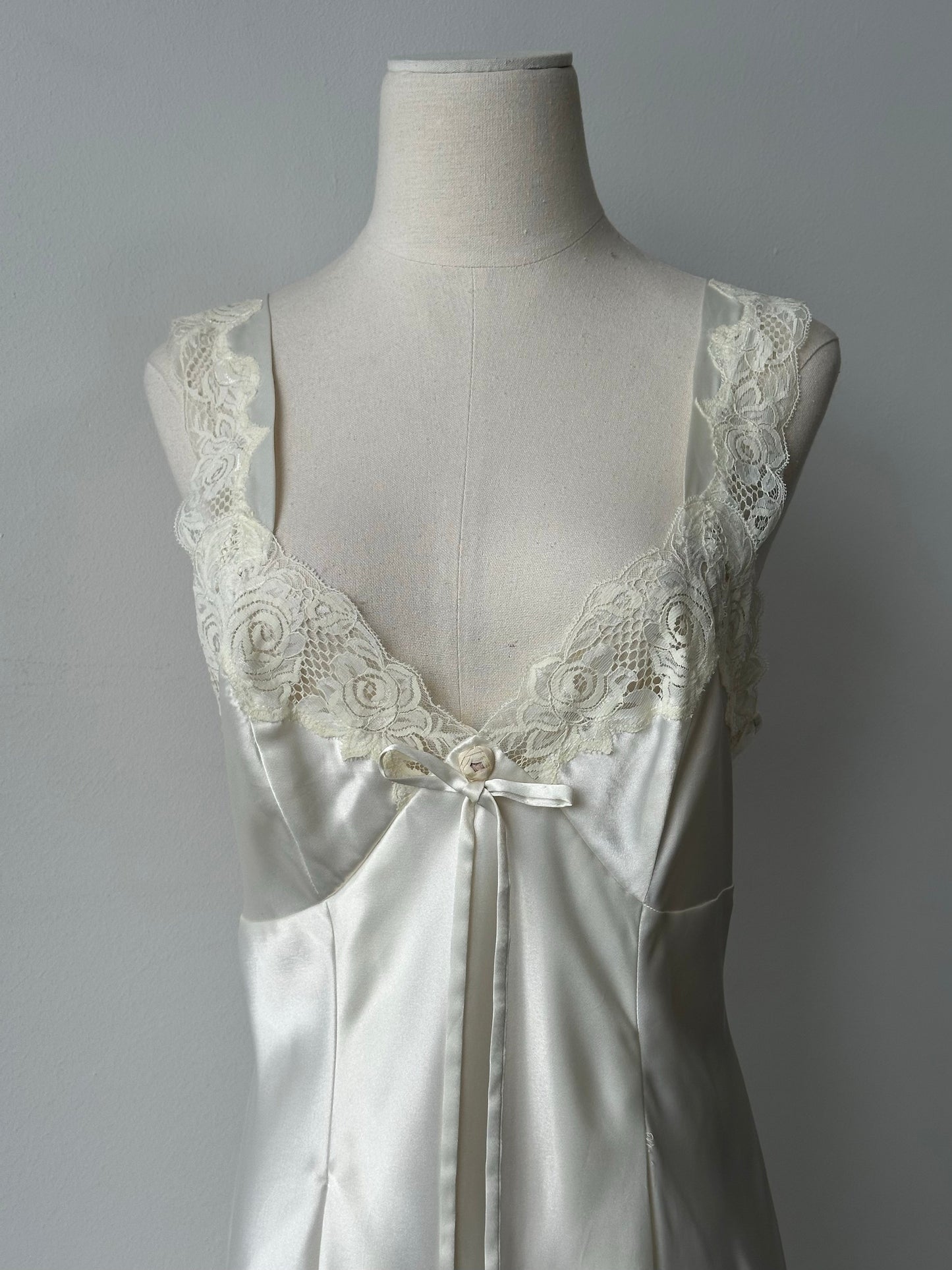 Victoria's Secret 2000s Lace Satin Slip Mini Dress - M