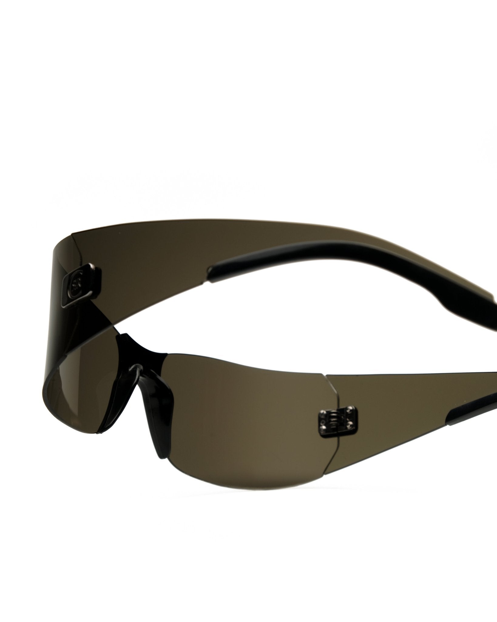 https://cdn.shopify.com/s/files/1/0818/5459/5398/files/cerruti-cerruti-shield-vintage-su477-1435106.jpg?v=1778953734