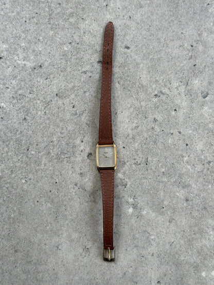 Vintage Pulsar 1980s gold-tone leather watch with round dial and classic design, showcasing a vintage timepiece style.
