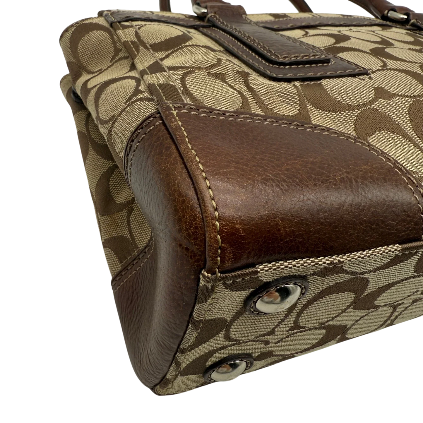 https://cdn.shopify.com/s/files/1/0564/9376/8855/files/coach-handtasche-tote-signature-beige-braun-large-canvas-vintage-y2k-look29.webp?v=1777462769