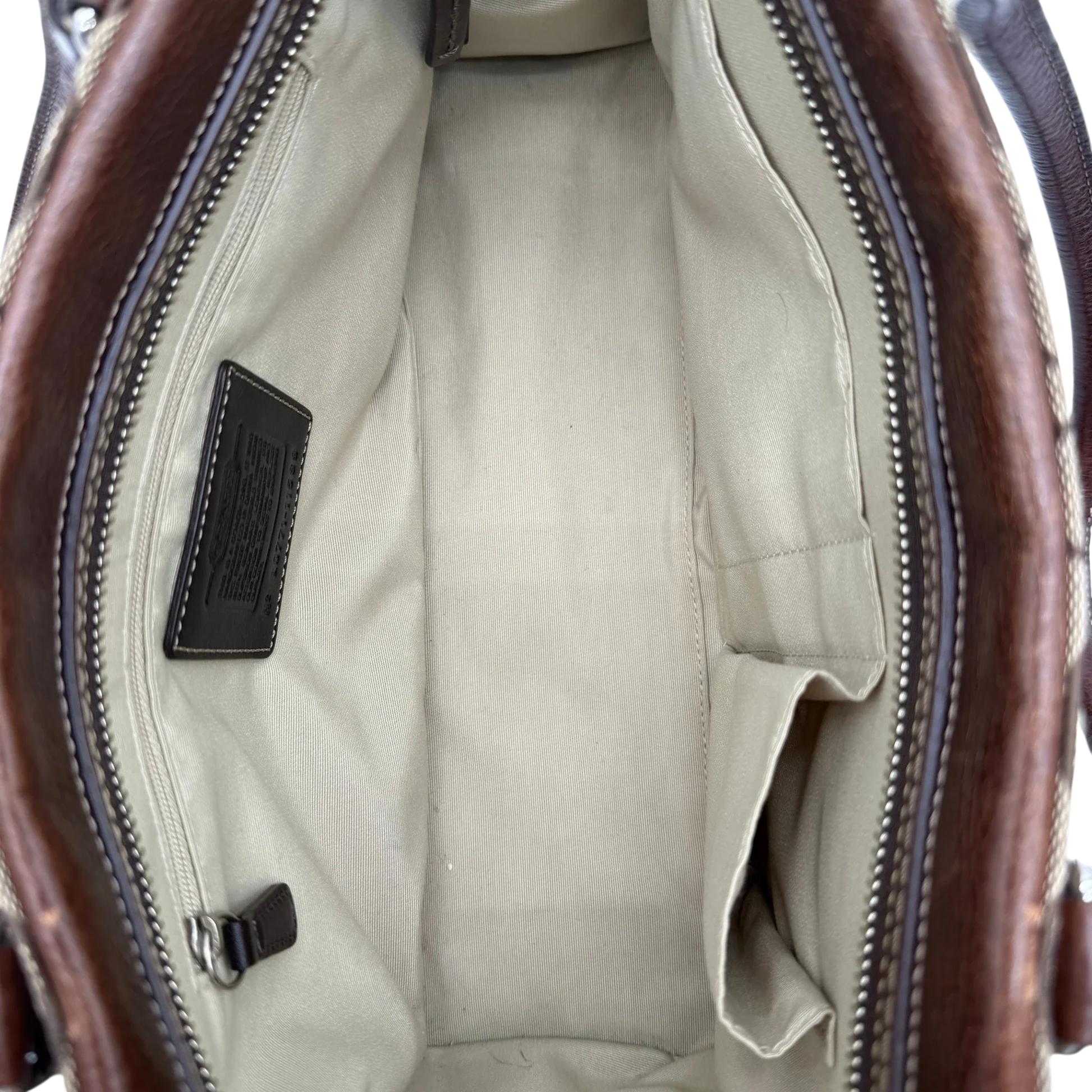 https://cdn.shopify.com/s/files/1/0564/9376/8855/files/coach-handtasche-tote-signature-beige-braun-large-canvas-vintage-y2k-look39.webp?v=1777462771