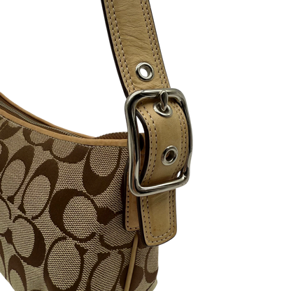 https://cdn.shopify.com/s/files/1/0564/9376/8855/files/coach-schultertasche-signature-beige-pochette-elegant-designer-damen-accessoire-trend14.webp?v=1777463883