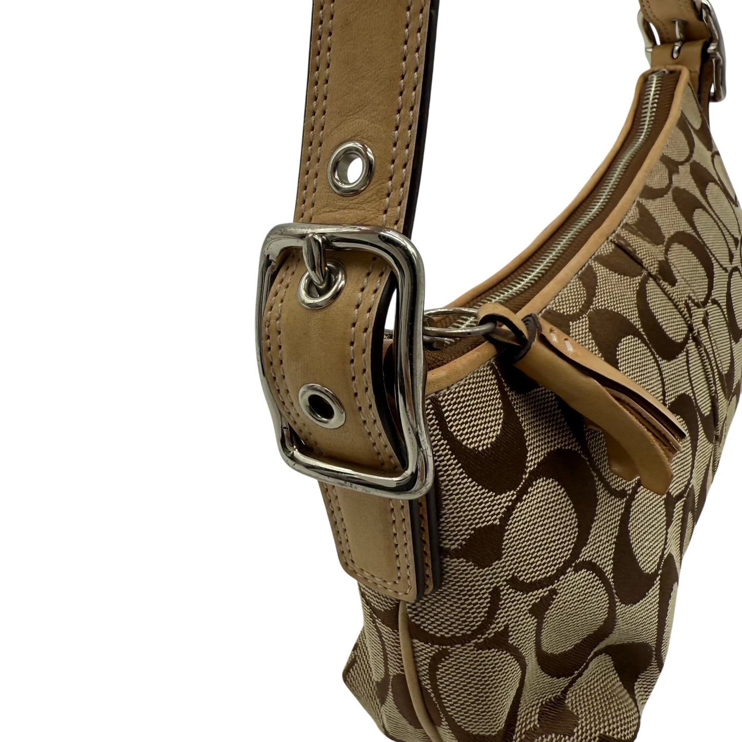 https://cdn.shopify.com/s/files/1/0564/9376/8855/files/coach-schultertasche-signature-beige-pochette-elegant-designer-damen-accessoire-trend16.webp?v=1777463882