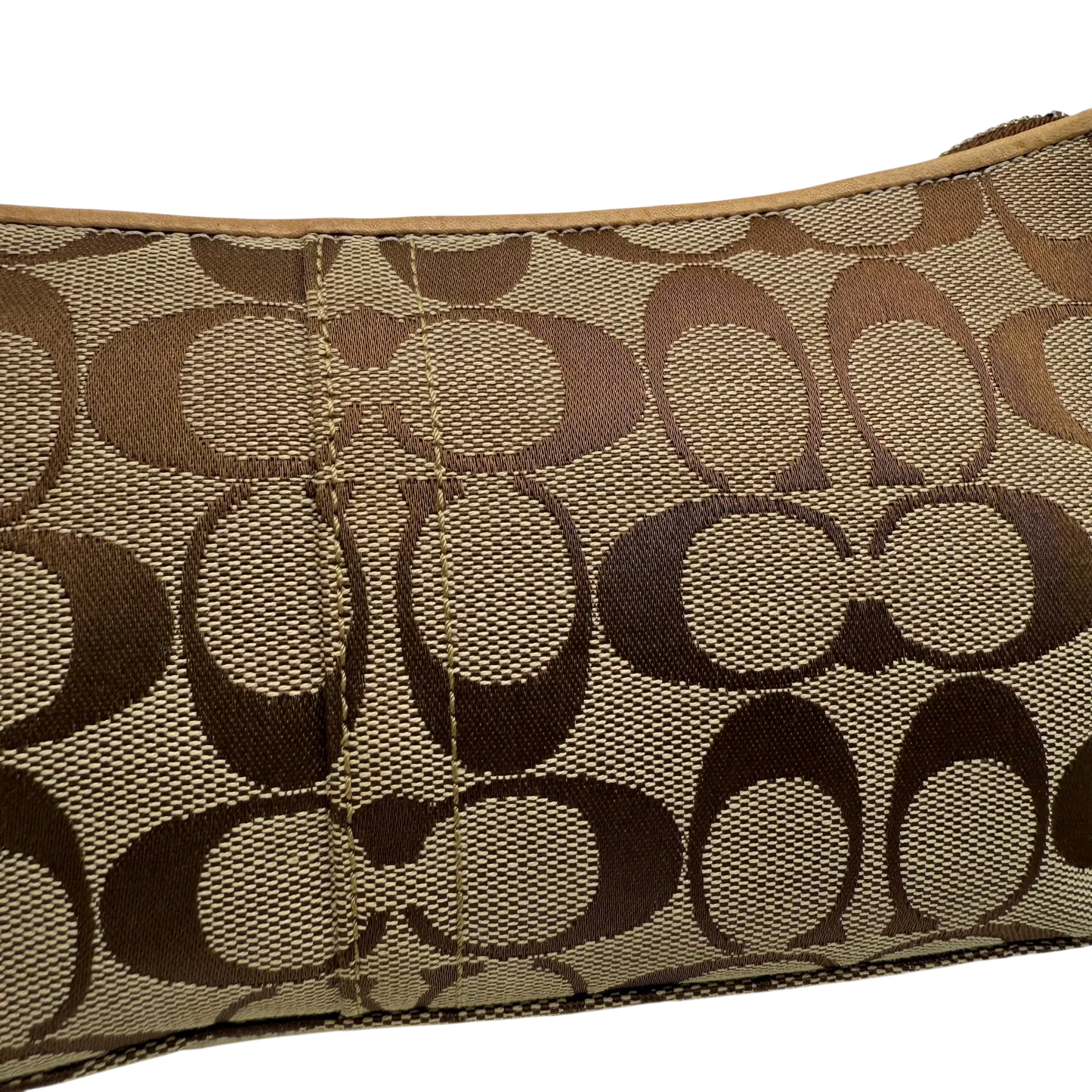 https://cdn.shopify.com/s/files/1/0564/9376/8855/files/coach-schultertasche-signature-beige-pochette-elegant-designer-damen-accessoire-trend17.webp?v=1777463883