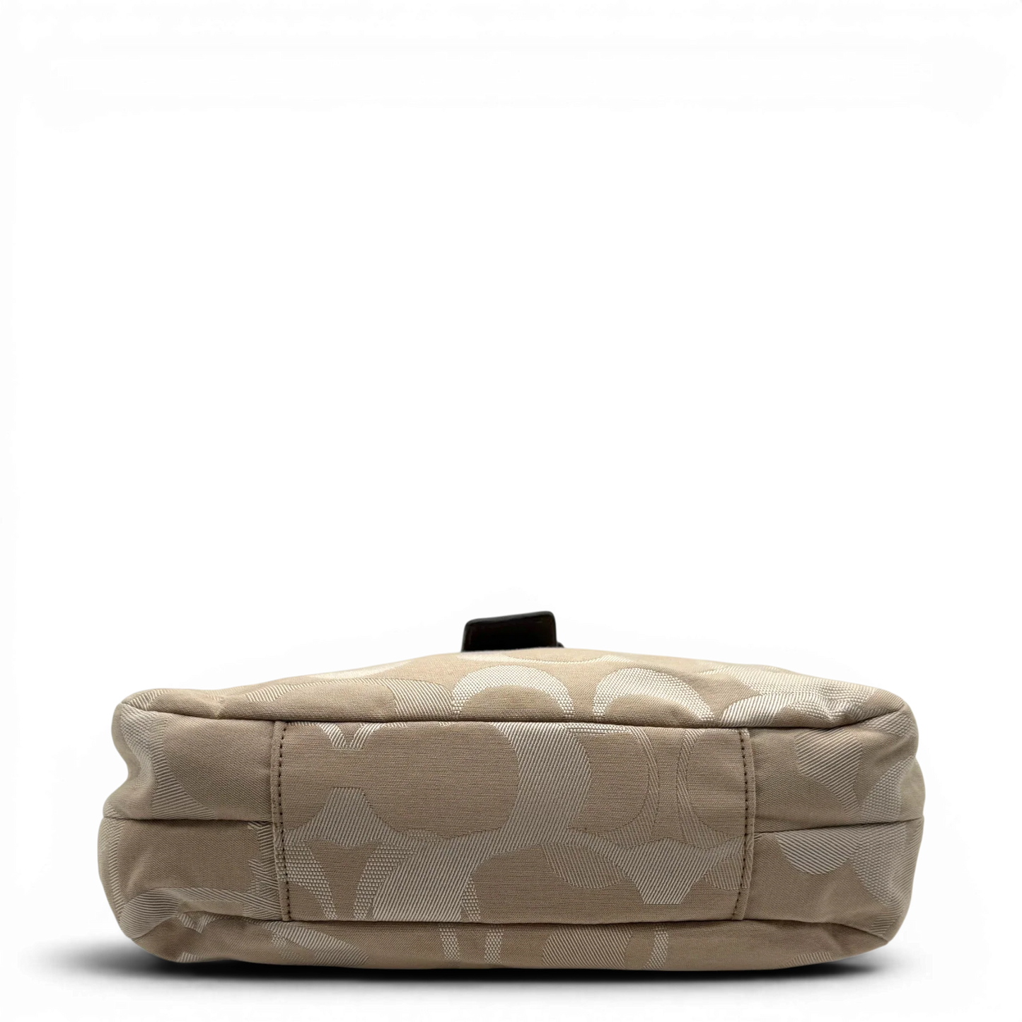 https://cdn.shopify.com/s/files/1/0564/9376/8855/files/coach-shopper-signature-beige-premium-handbag-chic-canvas-logo-style46.webp?v=1777464009