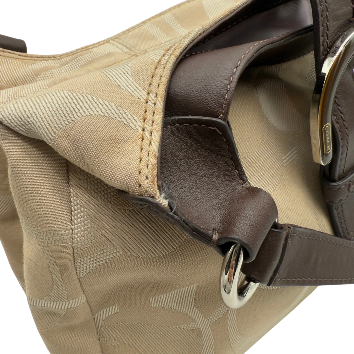 https://cdn.shopify.com/s/files/1/0564/9376/8855/files/coach-shopper-signature-beige-premium-handbag-chic-canvas-logo-style59.webp?v=1777464010
