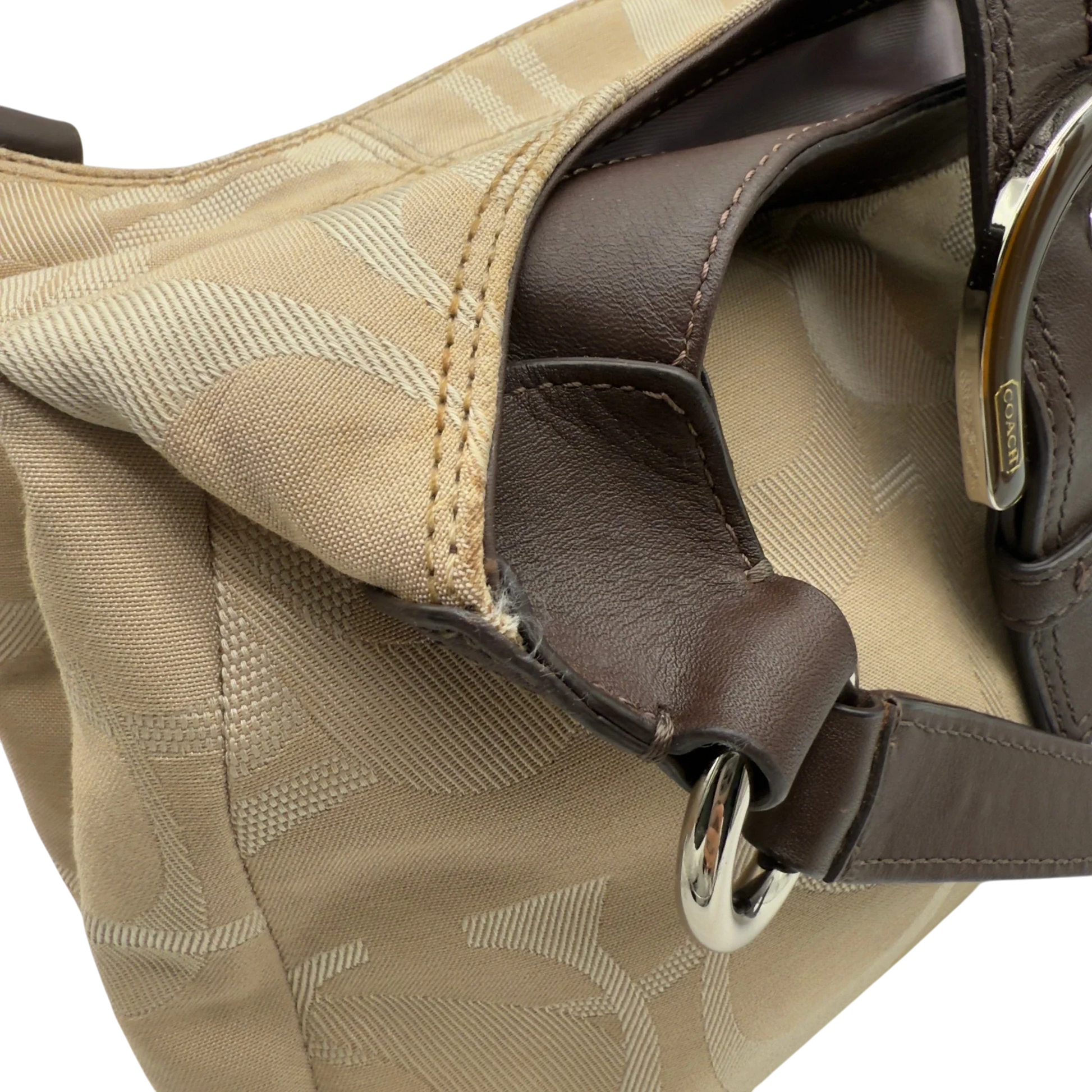 https://cdn.shopify.com/s/files/1/0564/9376/8855/files/coach-shopper-signature-beige-premium-handbag-chic-canvas-logo-style59.webp?v=1777464010