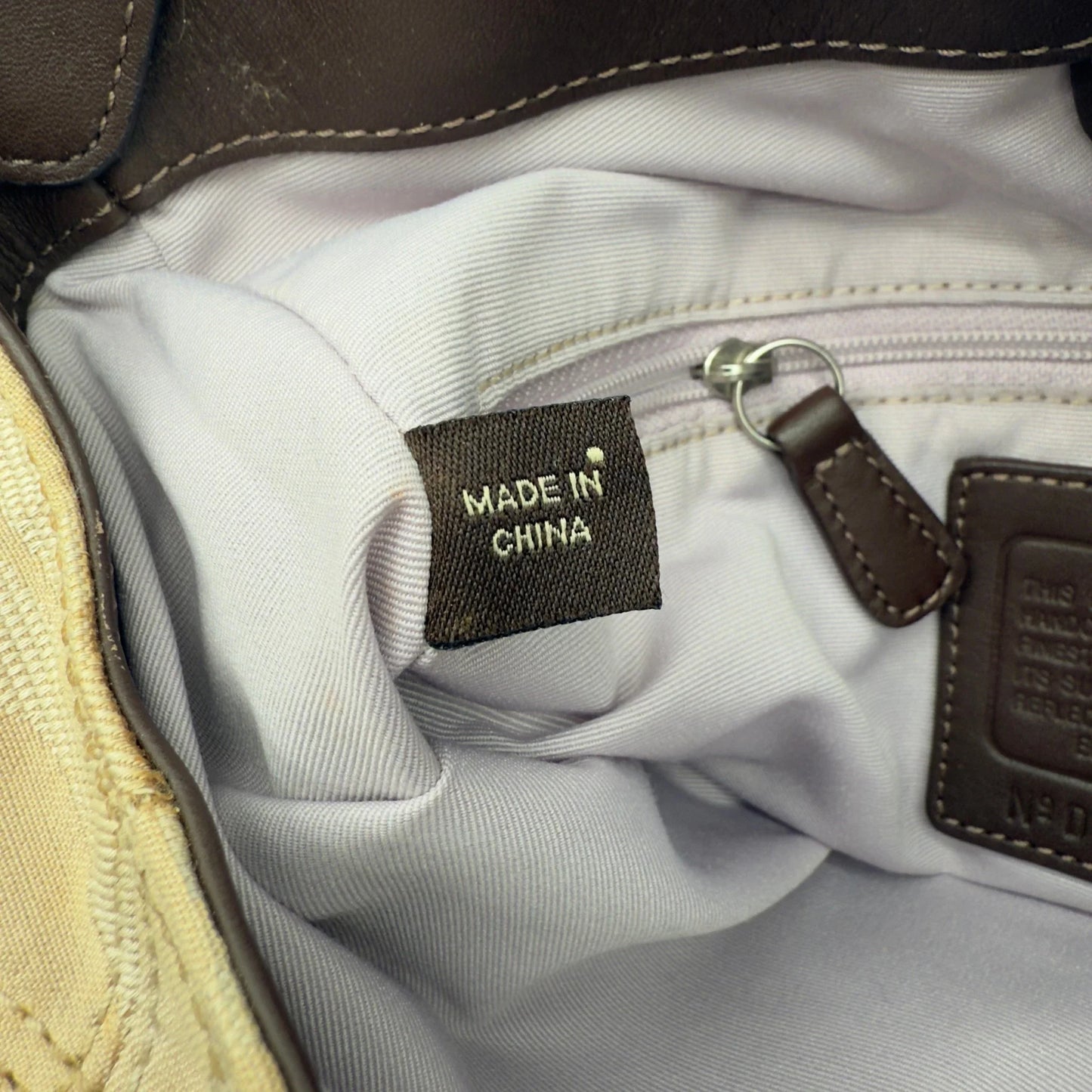 https://cdn.shopify.com/s/files/1/0564/9376/8855/files/coach-shopper-signature-beige-premium-handbag-chic-canvas-logo-style70.webp?v=1777464010