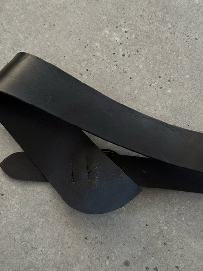Cerruti 1990s chunky leather belt with metal buckle, W32-35, stylish accessories for jeans and casual wear.