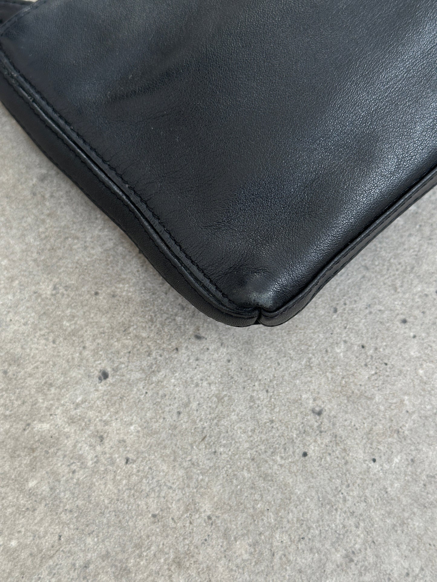 DKNY 2000s Leather Shoulder Bag