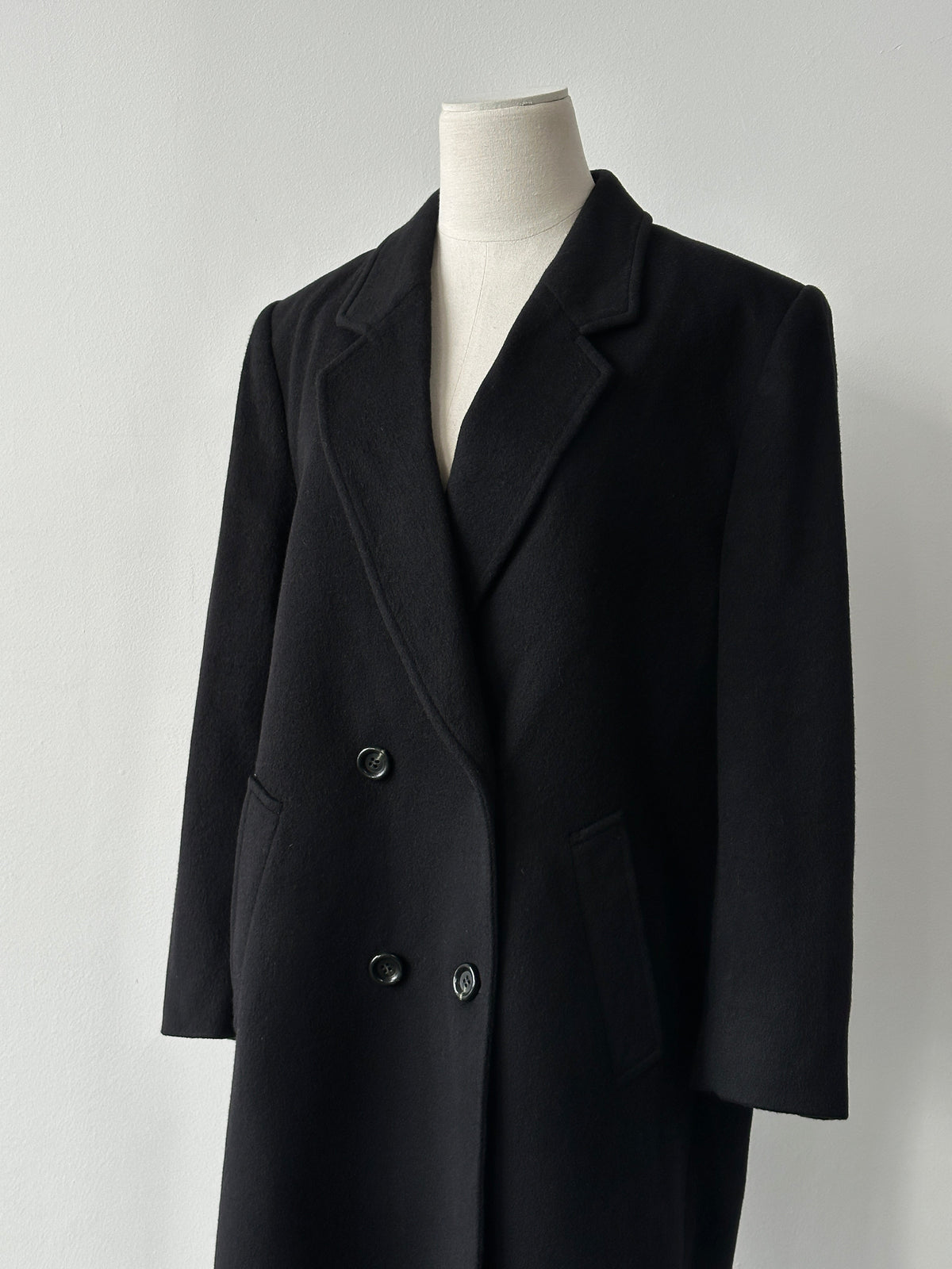 Vintage 1990s pure cashmere double-breasted coat, in size S-M, featuring classic tailored design and rich texture.