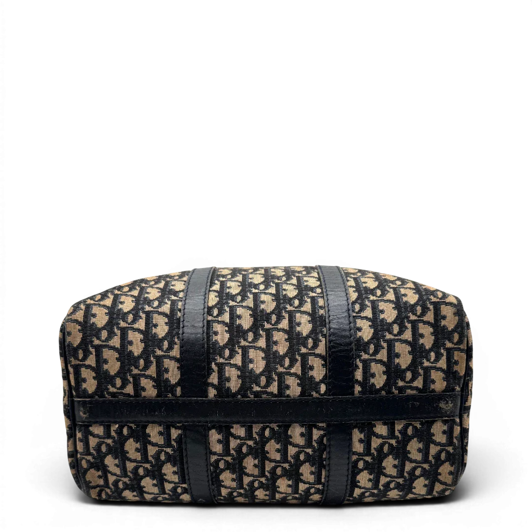 https://cdn.shopify.com/s/files/1/0564/9376/8855/files/dior_boston_30_vintage_monogram_beige_christian_dior_oblique_boston_bag_vintage_dior_handtasche_canvas_beige1771.webp?v=1779406963
