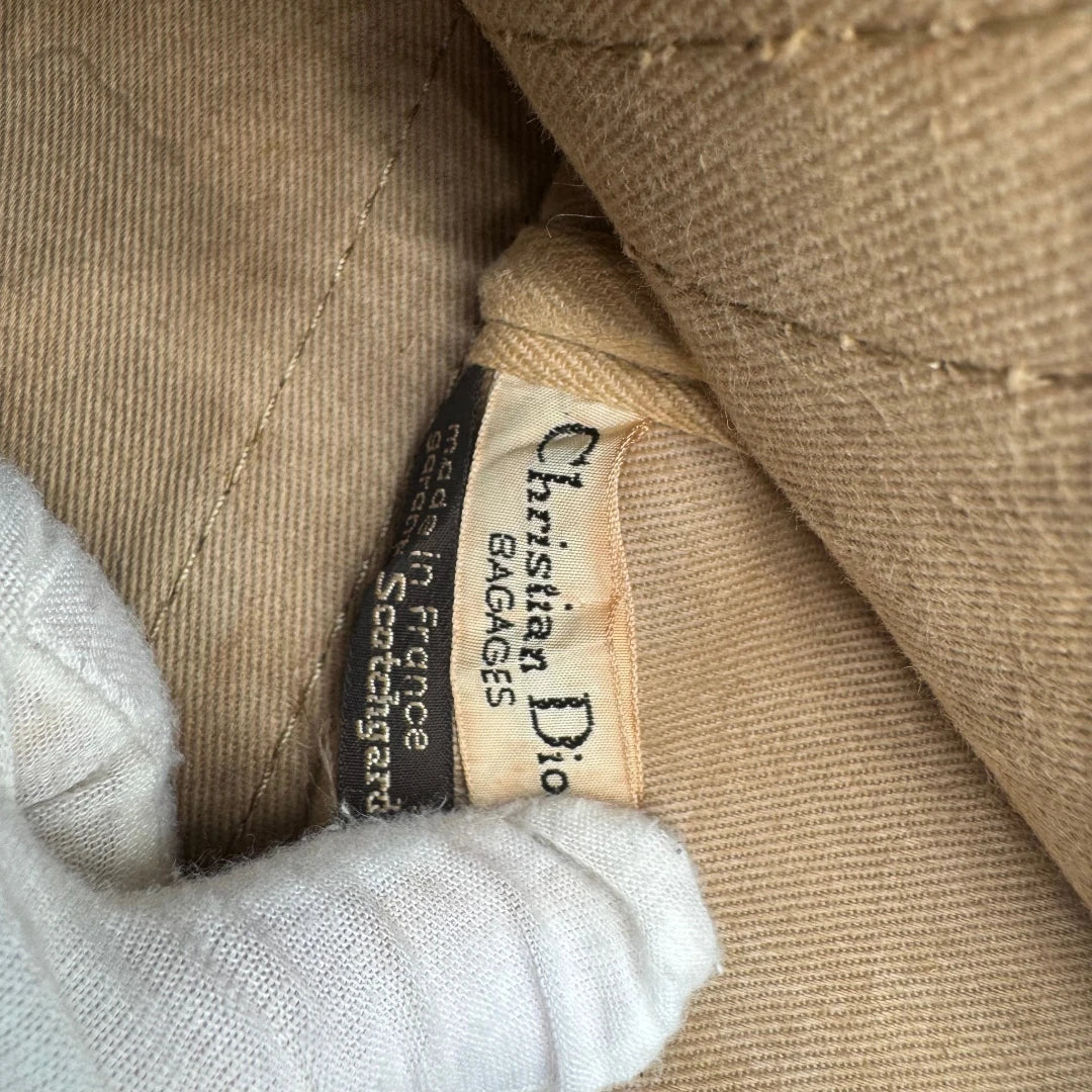 https://cdn.shopify.com/s/files/1/0564/9376/8855/files/dior_boston_30_vintage_monogram_beige_christian_dior_oblique_boston_bag_vintage_dior_handtasche_canvas_beige1785.webp?v=1779406964