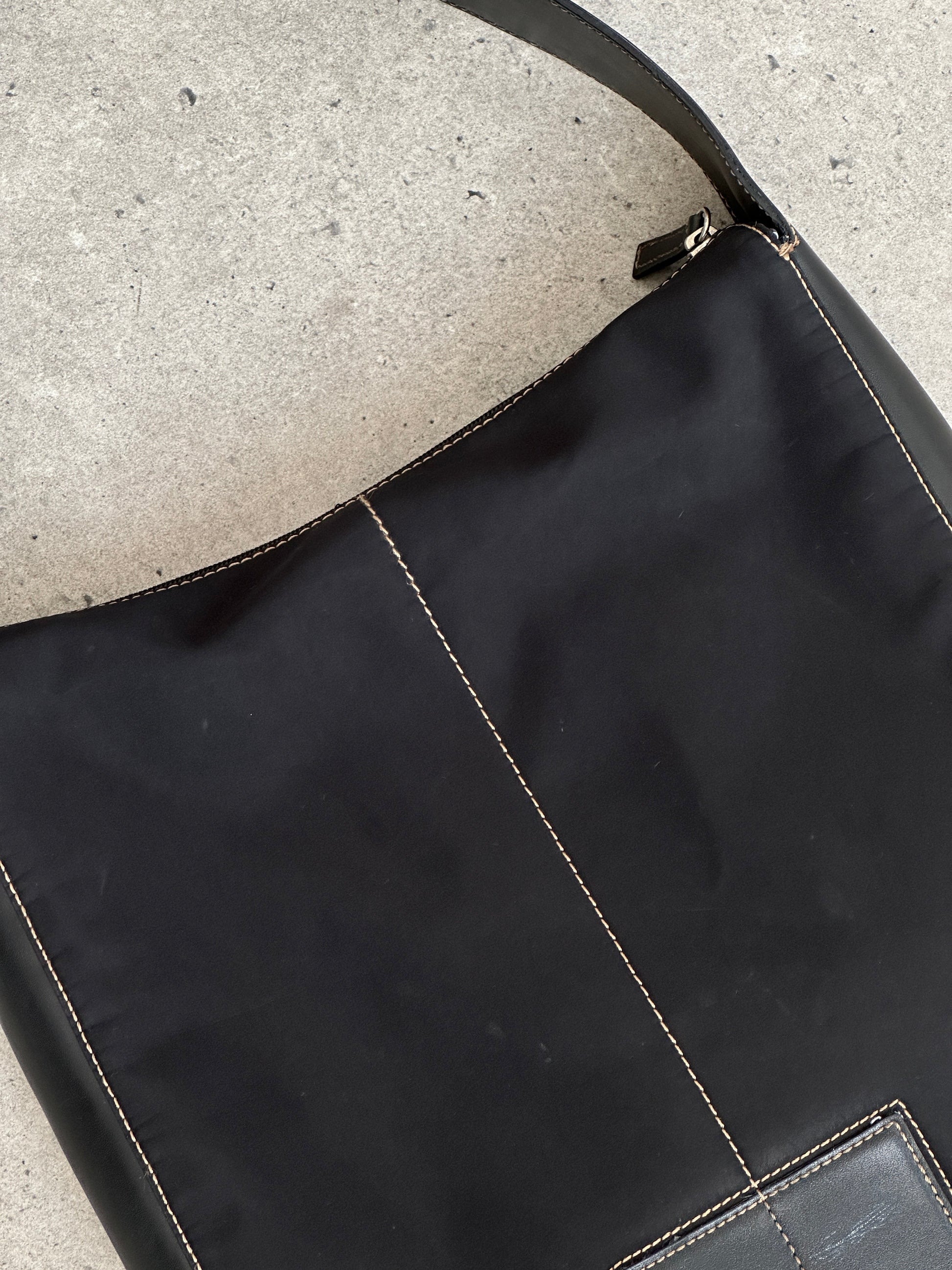 DKNY 2000s Contrast Stitch Shoulder Bag