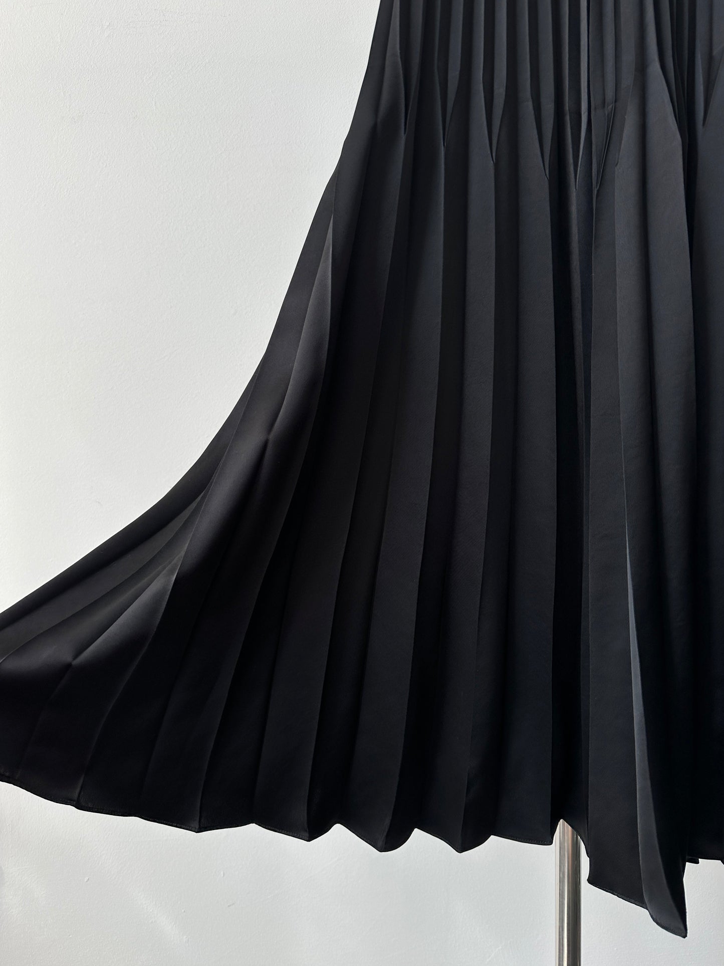 Donna Karan 2000s Sleeveless Pleated Midi Dress - XS-S
