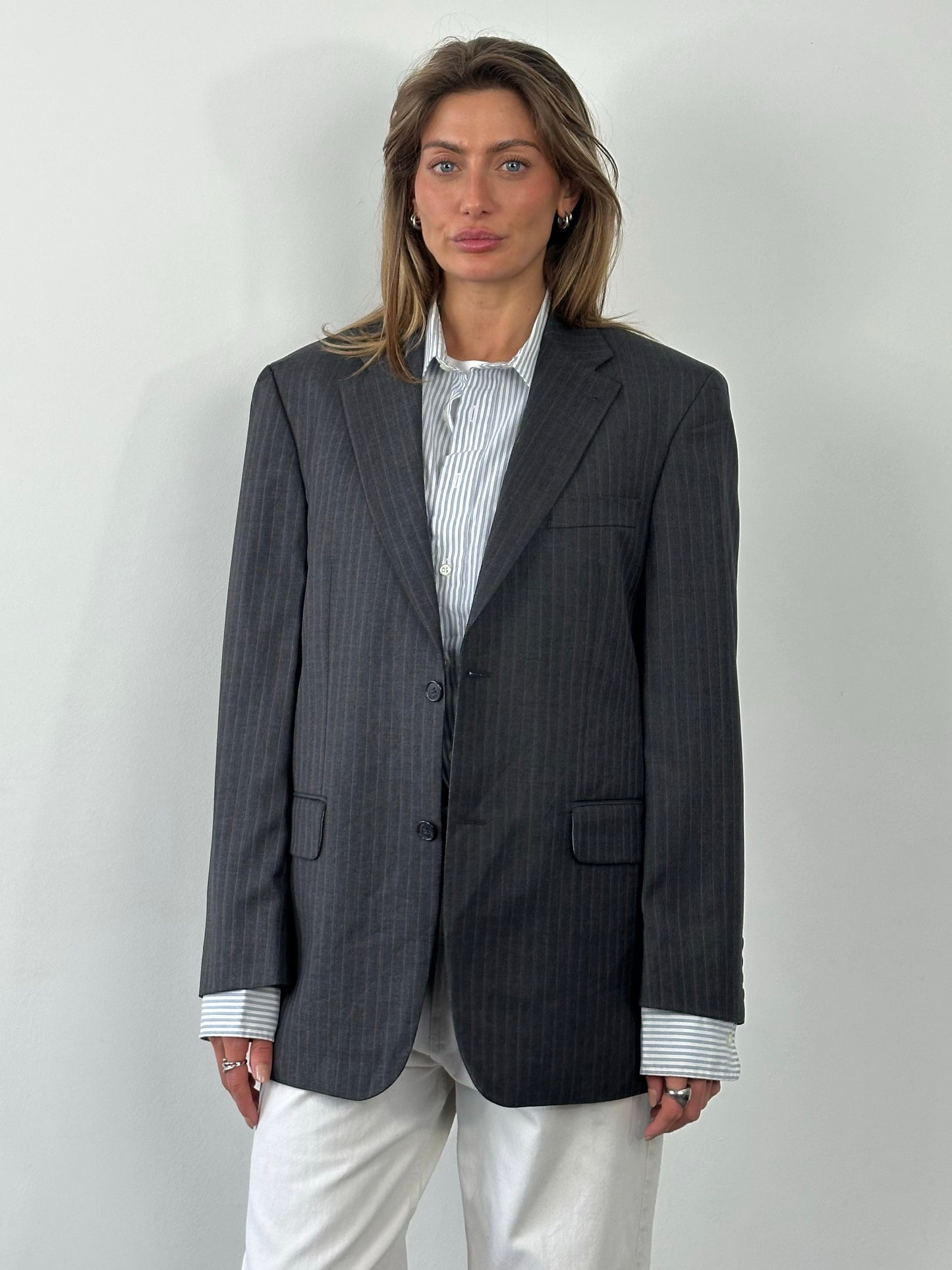 Loro Piana x Digel 1990s pure wool single-breasted blazer in size L, tailored fit, dark classic color, detailed lapel and button closure.