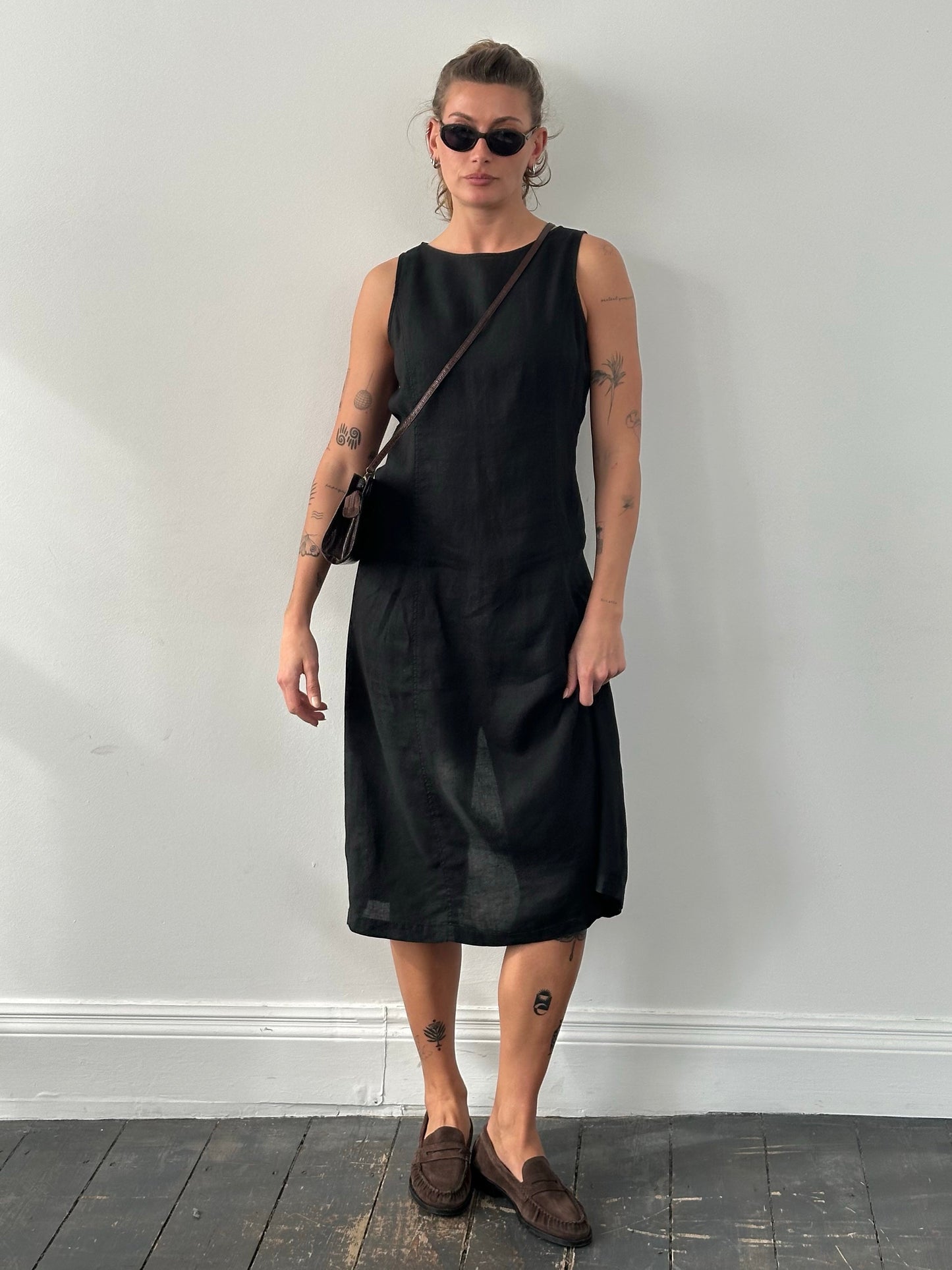 Armani Jeans 1990s pure linen sleeveless dress in beige, featuring a relaxed fit and minimalist design.