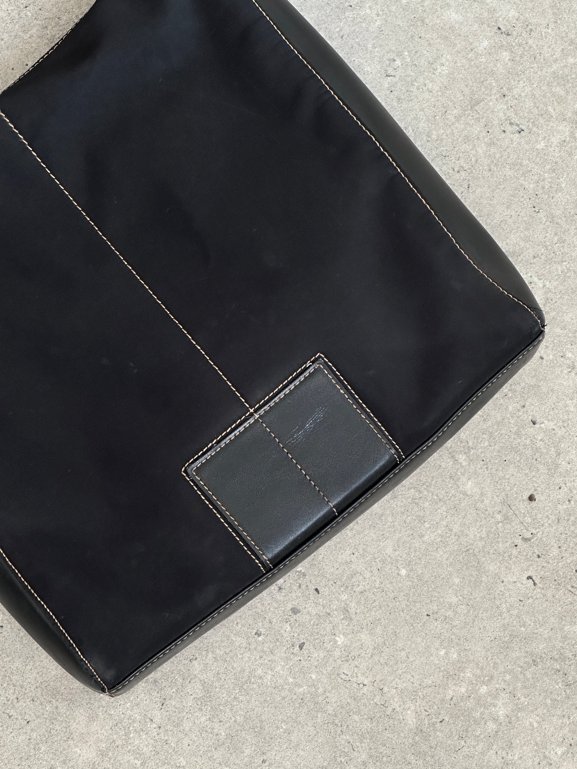 DKNY 2000s Contrast Stitch Shoulder Bag