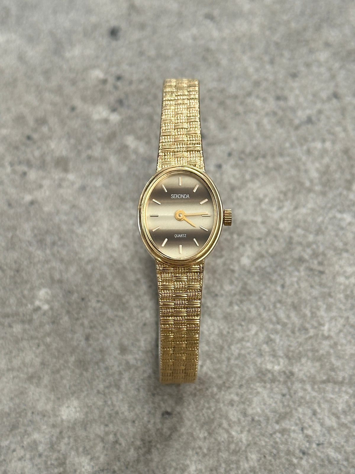 Vintage Sekonda 1980s Gold Tone Oval Bracelet Watch