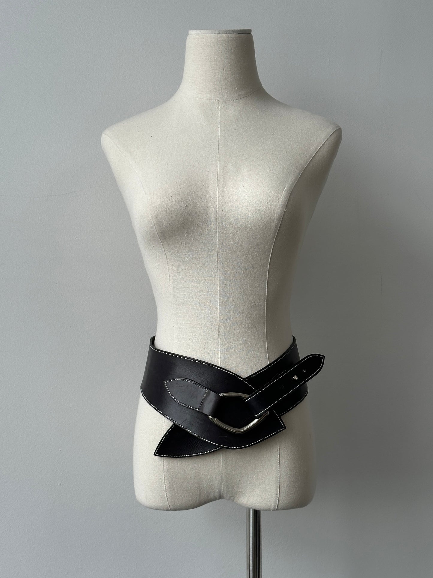 British Vintage 1990s Leather Chunky Belt - W28-30