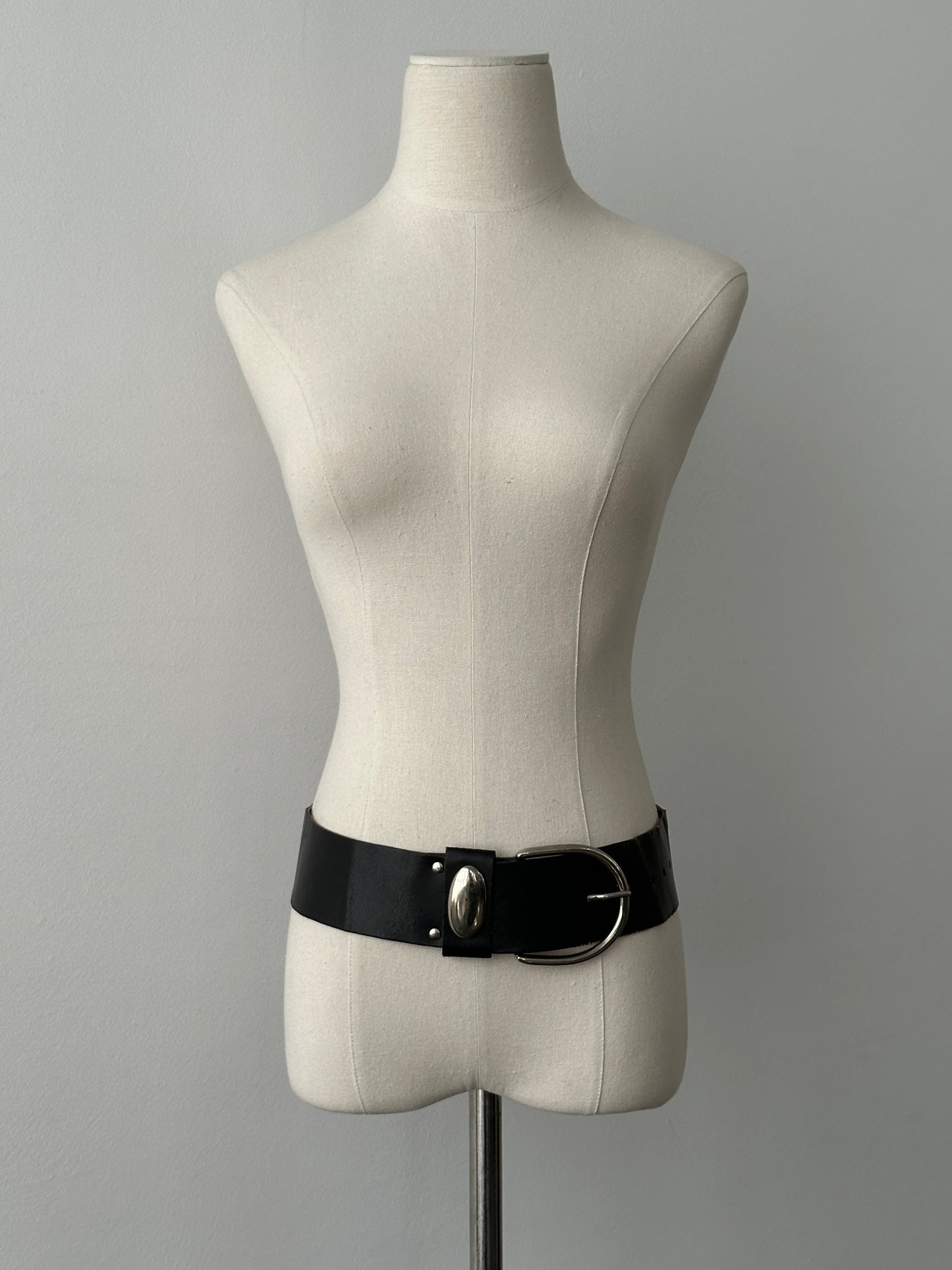 French Vintage 1990s Leather Chunky Belt - W23-28