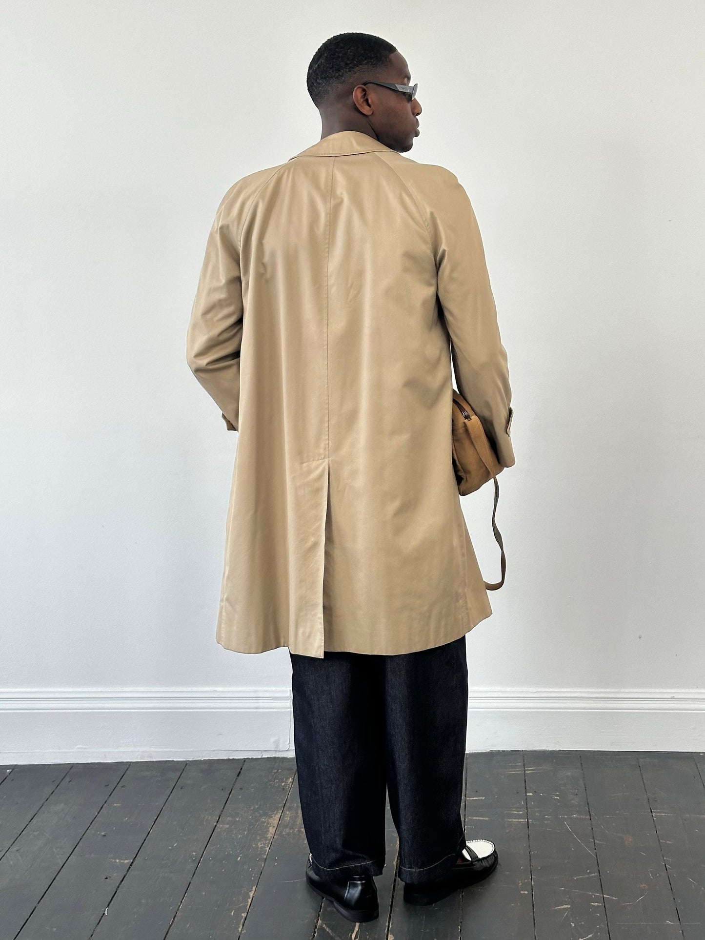 Burberry 1990s pure cotton high neck trench coat in beige, front view with collar and button details, size M.