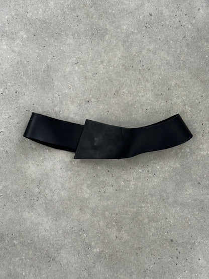 Vintage 1990s calf leather chunky minimal belt with W34 size, featuring a classic buckle and minimalist design.
