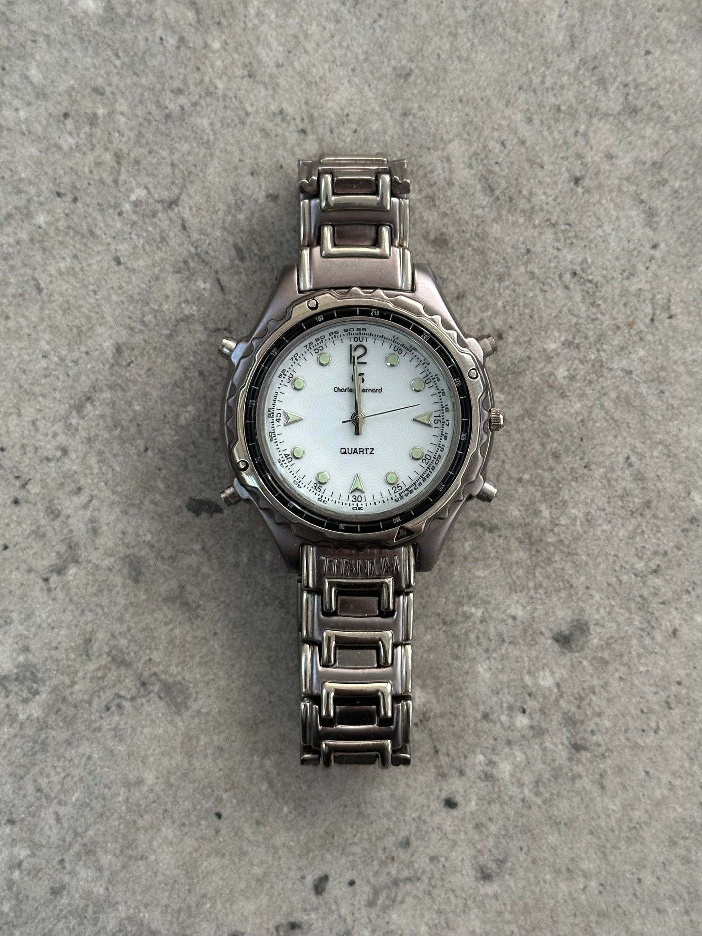 Vintage 1990s Titanium Quartz sports watch with digital display and black strap, featuring a sleek retro design.