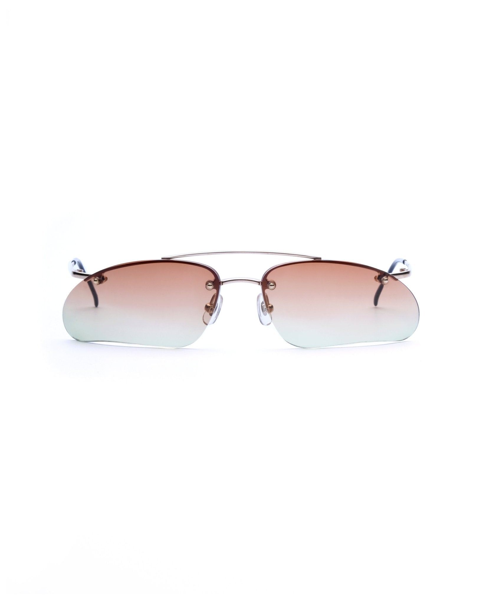 https://cdn.shopify.com/s/files/1/0818/5459/5398/files/fw2000-alexander-mcqueen-sunglasses-su223-290015.jpg?v=1749227879