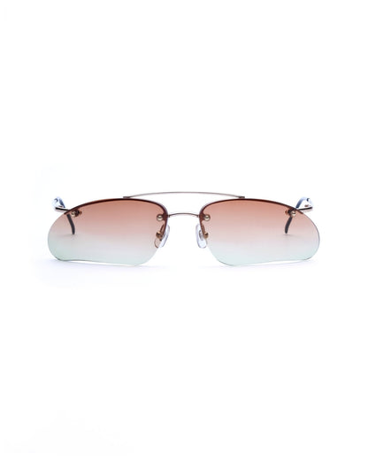 https://cdn.shopify.com/s/files/1/0818/5459/5398/files/fw2000-alexander-mcqueen-sunglasses-su223-290015.jpg?v=1749227879
