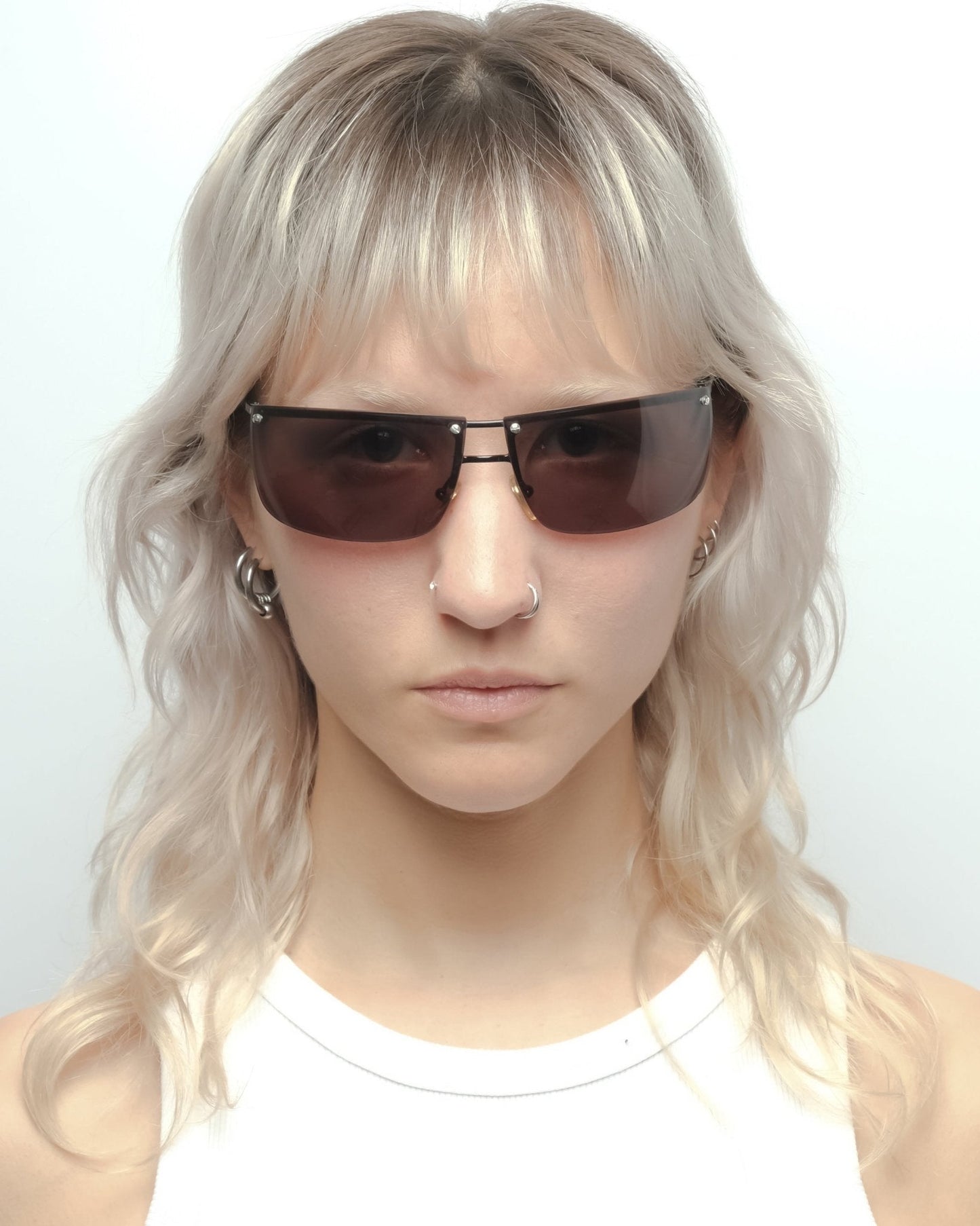 https://cdn.shopify.com/s/files/1/0818/5459/5398/files/fw2000-gucci-half-frame-sunglasses-su210-553959.jpg?v=1749227902
