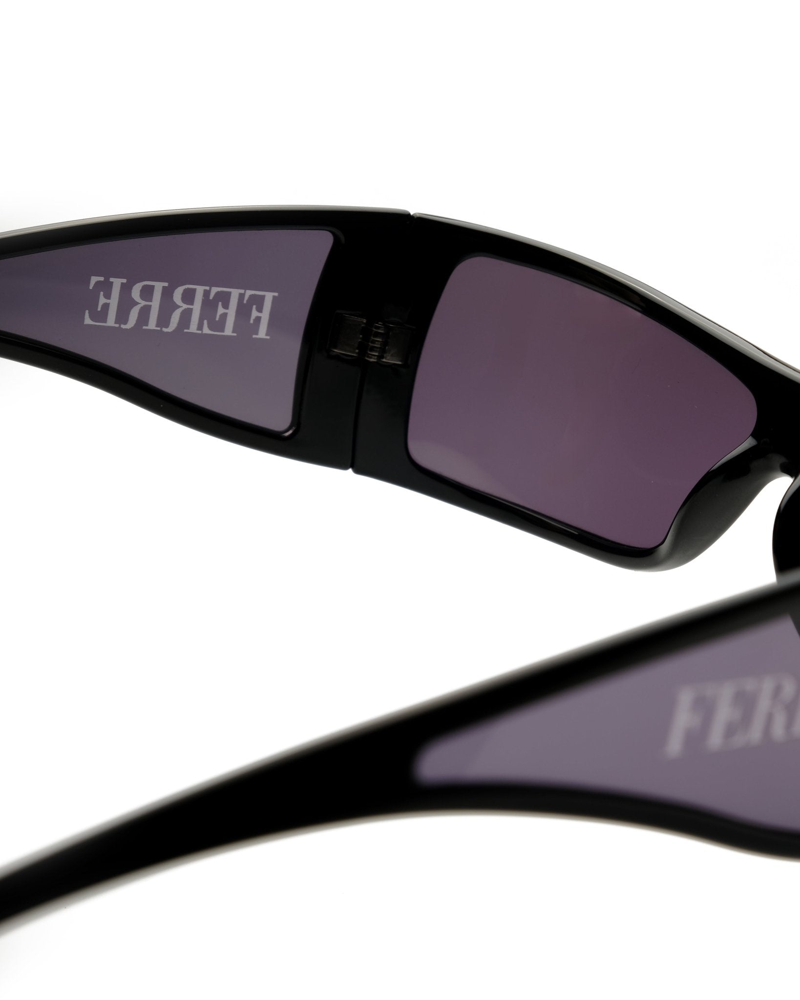 https://cdn.shopify.com/s/files/1/0818/5459/5398/files/gianfranco-ferre-gianfranco-ferre-sunglasses-vintage-su483-2626276.jpg?v=1778953725