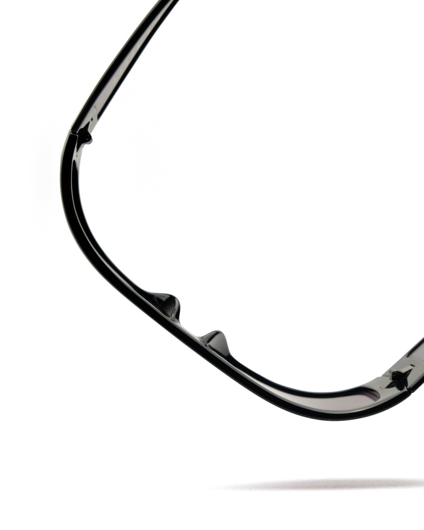 https://cdn.shopify.com/s/files/1/0818/5459/5398/files/gianfranco-ferre-gianfranco-ferre-sunglasses-vintage-su483-5924373.jpg?v=1778953756