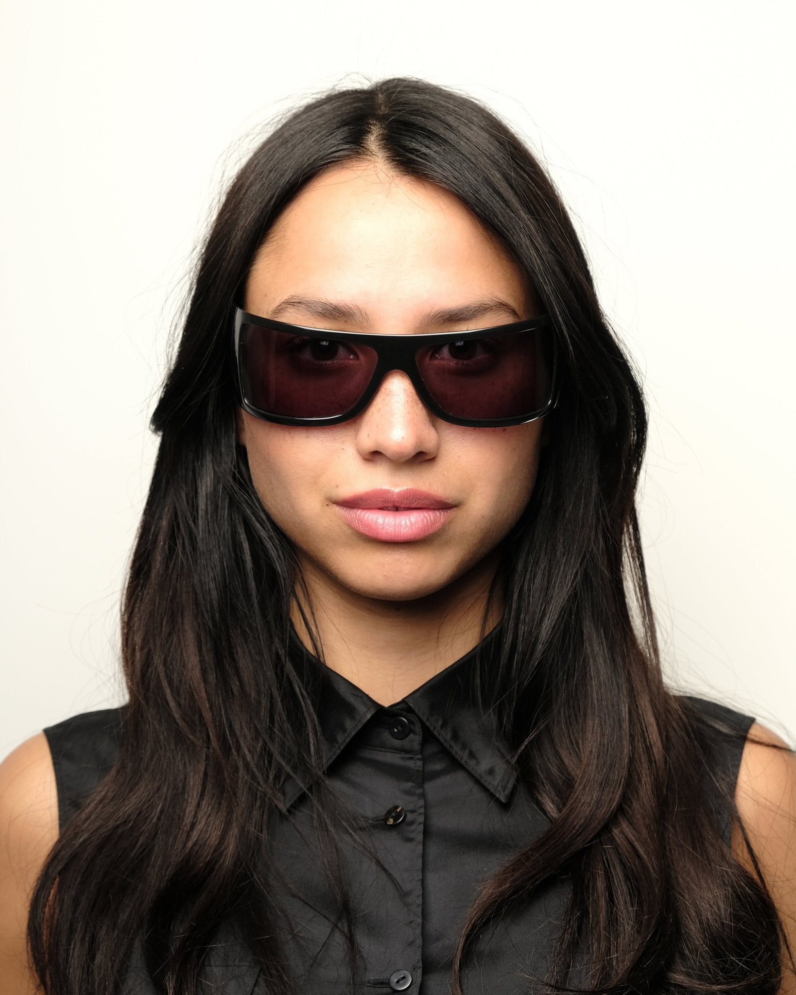 https://cdn.shopify.com/s/files/1/0818/5459/5398/files/gianfranco-ferre-gianfranco-ferre-sunglasses-vintage-su483-6090973.jpg?v=1778953723