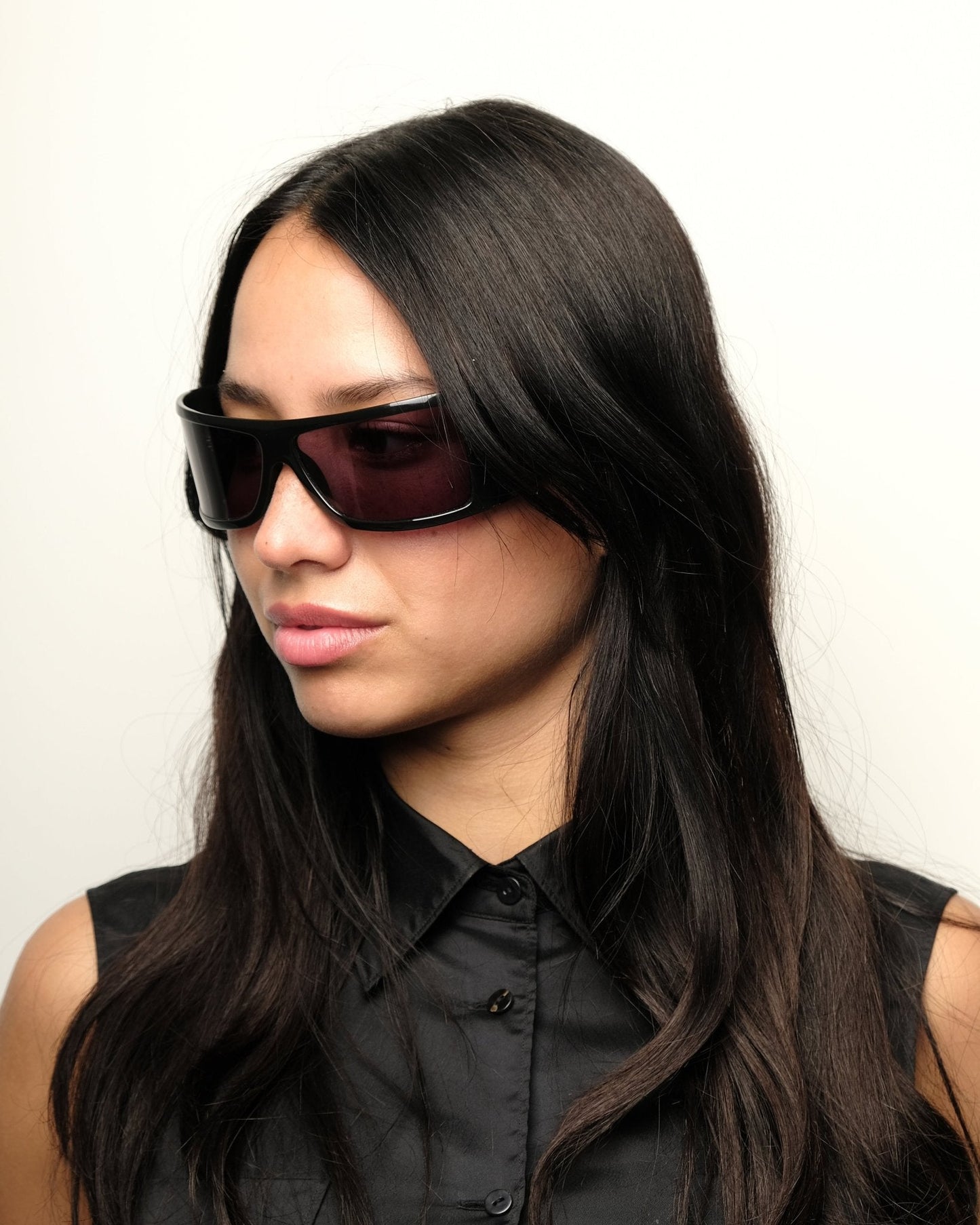 https://cdn.shopify.com/s/files/1/0818/5459/5398/files/gianfranco-ferre-gianfranco-ferre-sunglasses-vintage-su483-6285384.jpg?v=1778953724