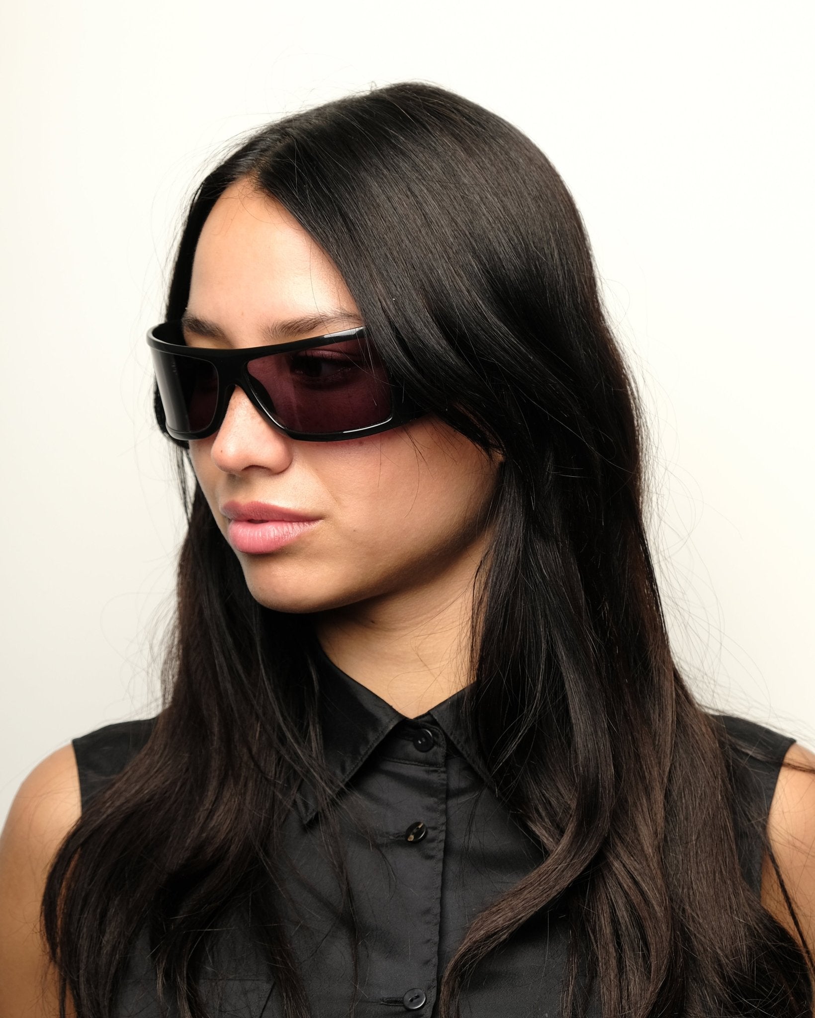 https://cdn.shopify.com/s/files/1/0818/5459/5398/files/gianfranco-ferre-gianfranco-ferre-sunglasses-vintage-su483-6285384.jpg?v=1778953724