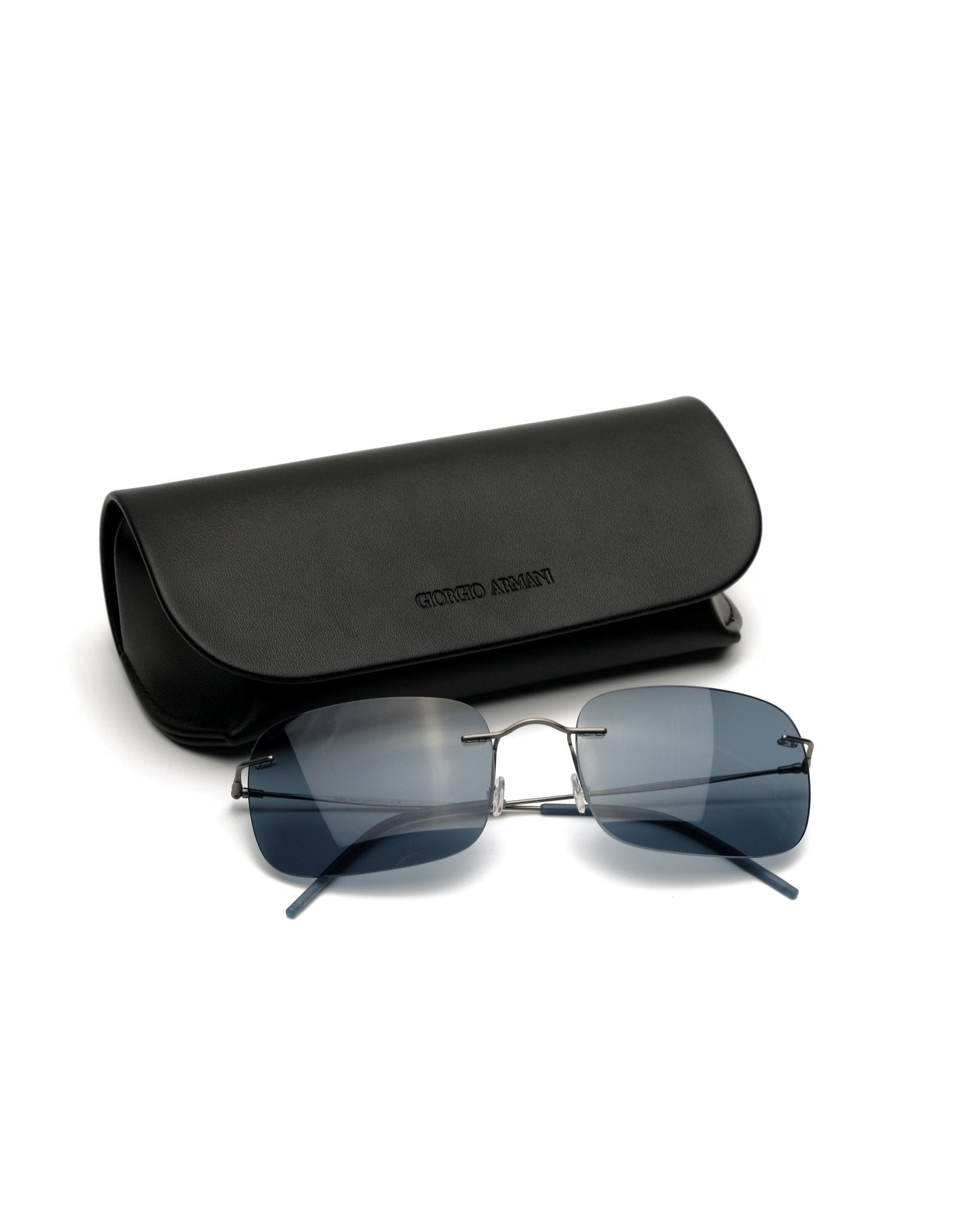 https://cdn.shopify.com/s/files/1/0818/5459/5398/files/giorgio-armani-giorgio-armani-fall-2000-sunglasses-vintage-su484-1650016.jpg?v=1778953722