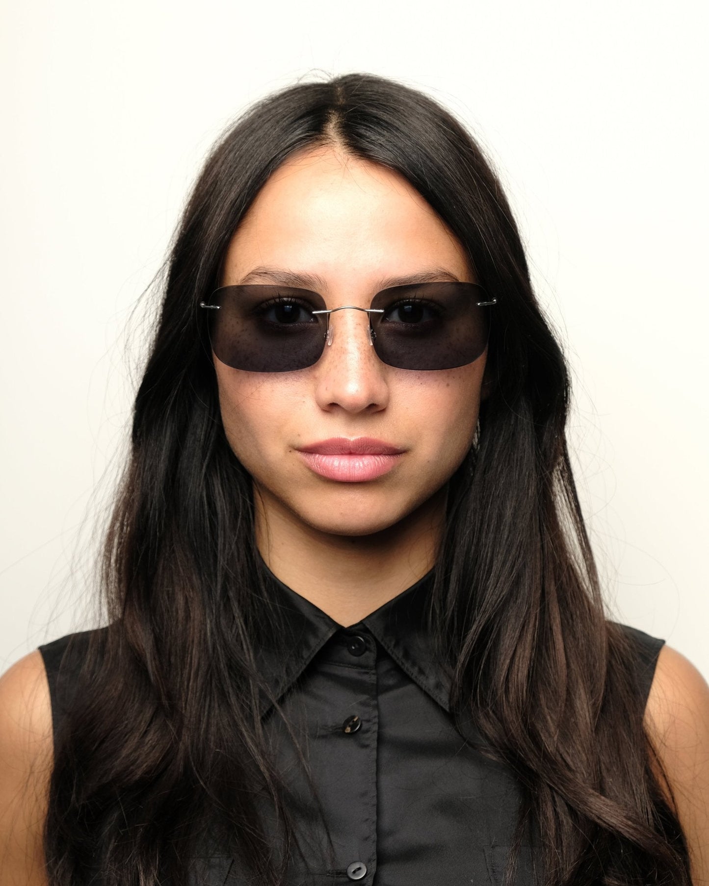 https://cdn.shopify.com/s/files/1/0818/5459/5398/files/giorgio-armani-giorgio-armani-fall-2000-sunglasses-vintage-su484-2806782.jpg?v=1778953721