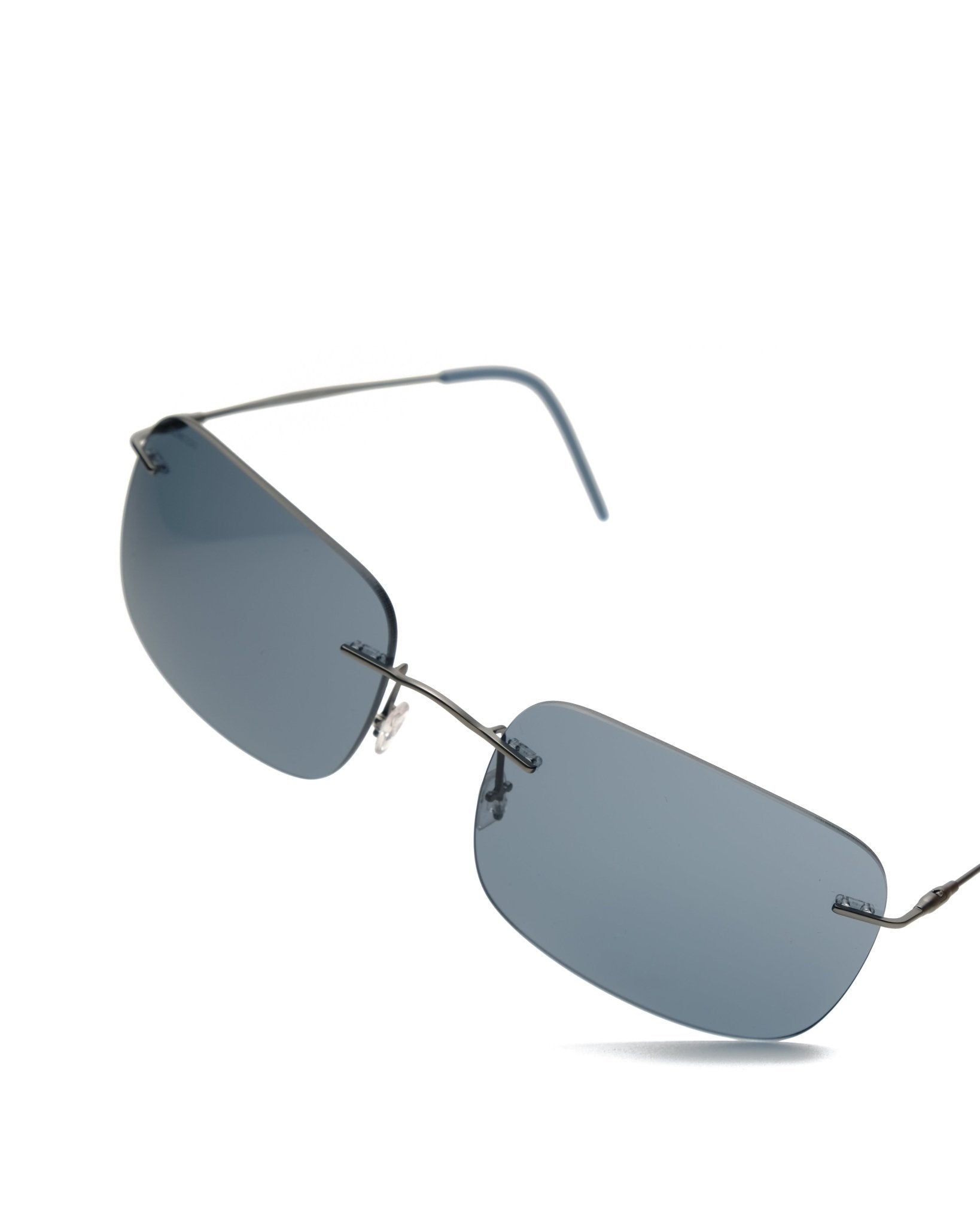 https://cdn.shopify.com/s/files/1/0818/5459/5398/files/giorgio-armani-giorgio-armani-fall-2000-sunglasses-vintage-su484-4749651.jpg?v=1778953722