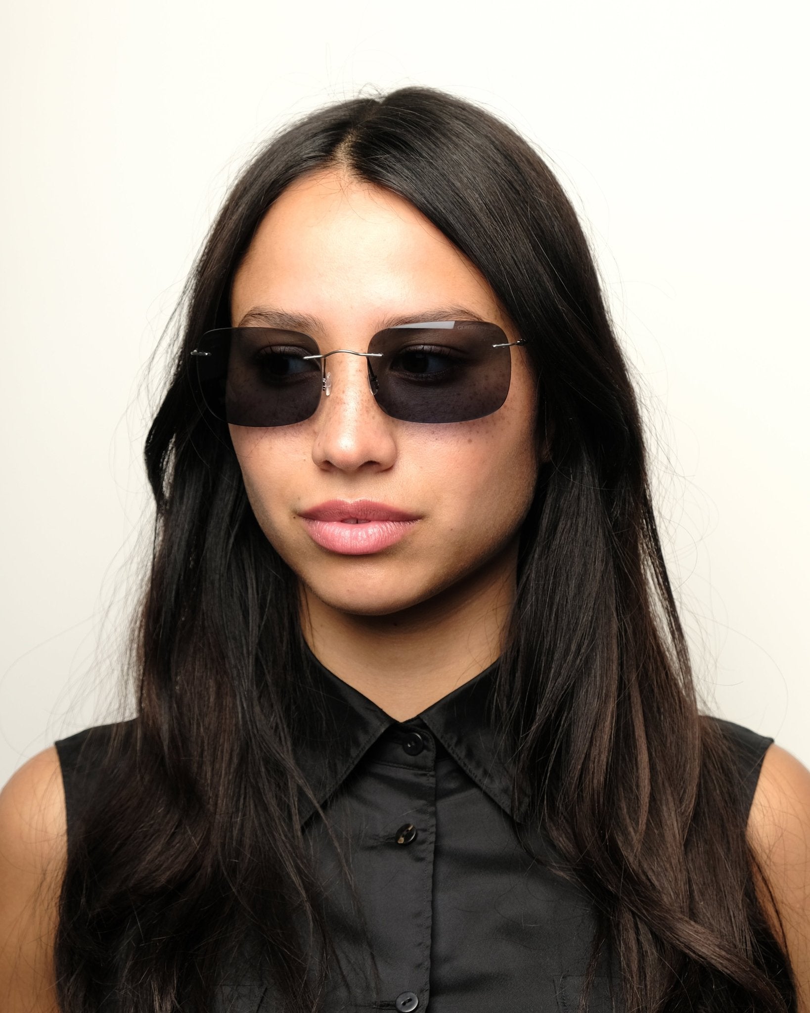 https://cdn.shopify.com/s/files/1/0818/5459/5398/files/giorgio-armani-giorgio-armani-fall-2000-sunglasses-vintage-su484-5772113.jpg?v=1778953721