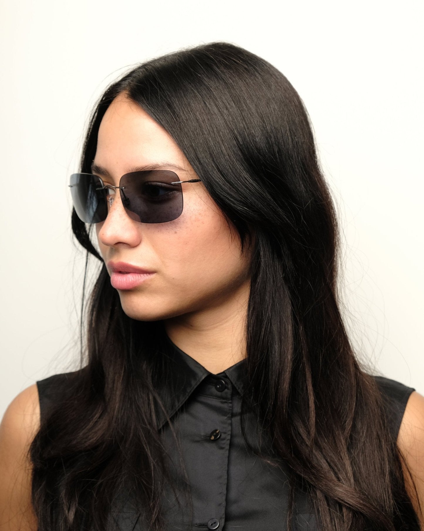 https://cdn.shopify.com/s/files/1/0818/5459/5398/files/giorgio-armani-giorgio-armani-fall-2000-sunglasses-vintage-su484-7252832.jpg?v=1778953722