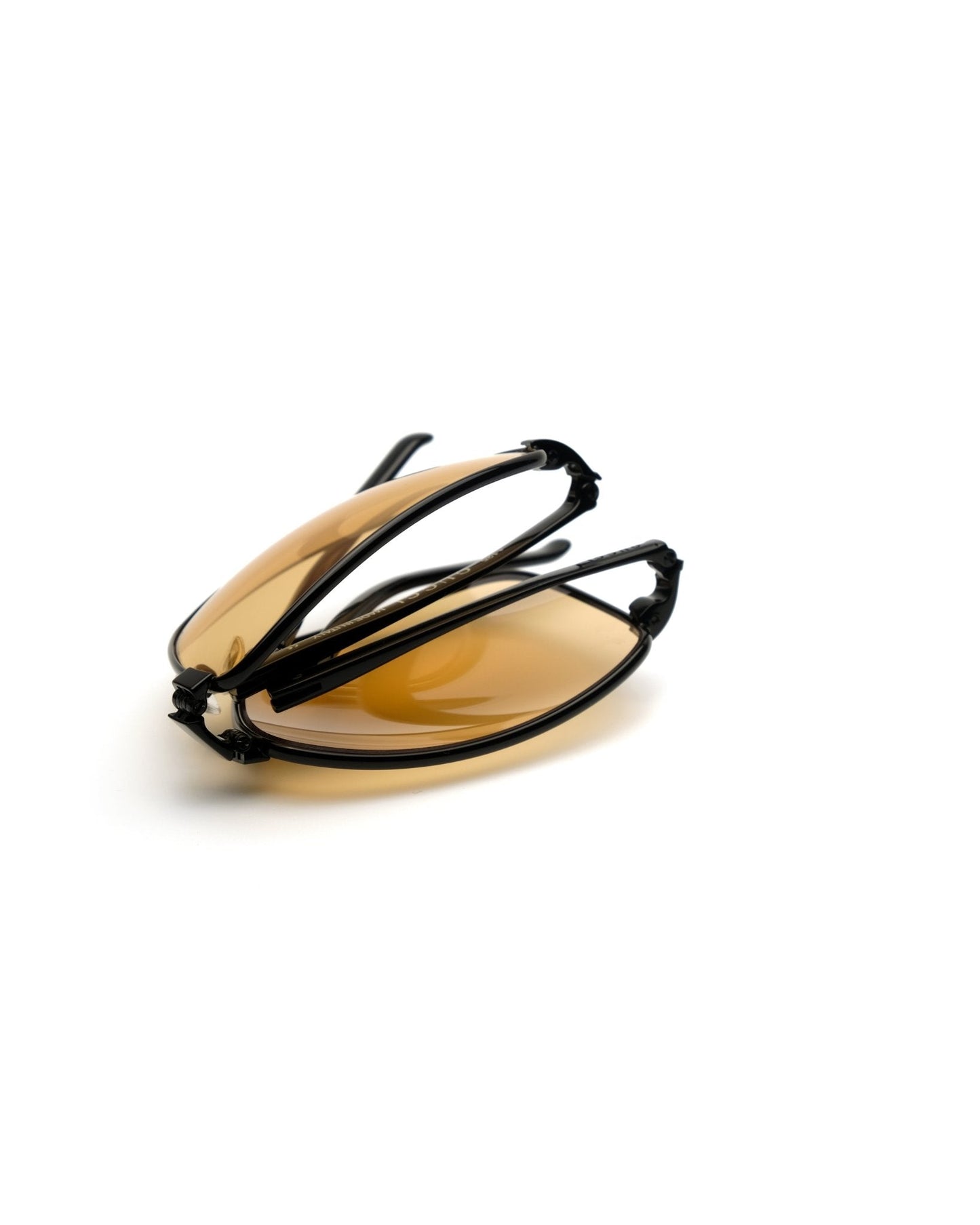 https://cdn.shopify.com/s/files/1/0818/5459/5398/files/gucci-gucci-foldable-sunglasses-vintage-su474-2954556.jpg?v=1778953752