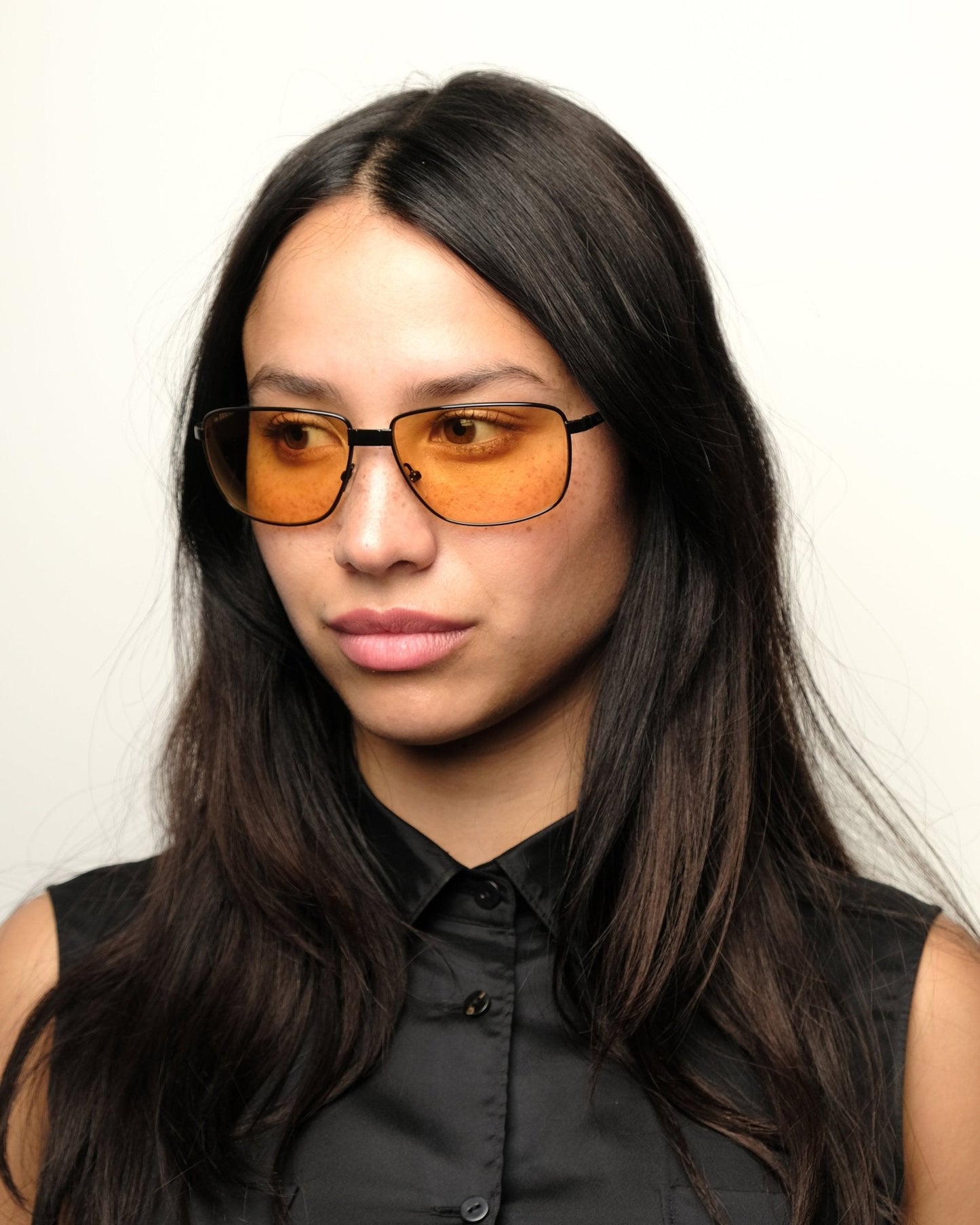 https://cdn.shopify.com/s/files/1/0818/5459/5398/files/gucci-gucci-foldable-sunglasses-vintage-su474-8067860.jpg?v=1778953744