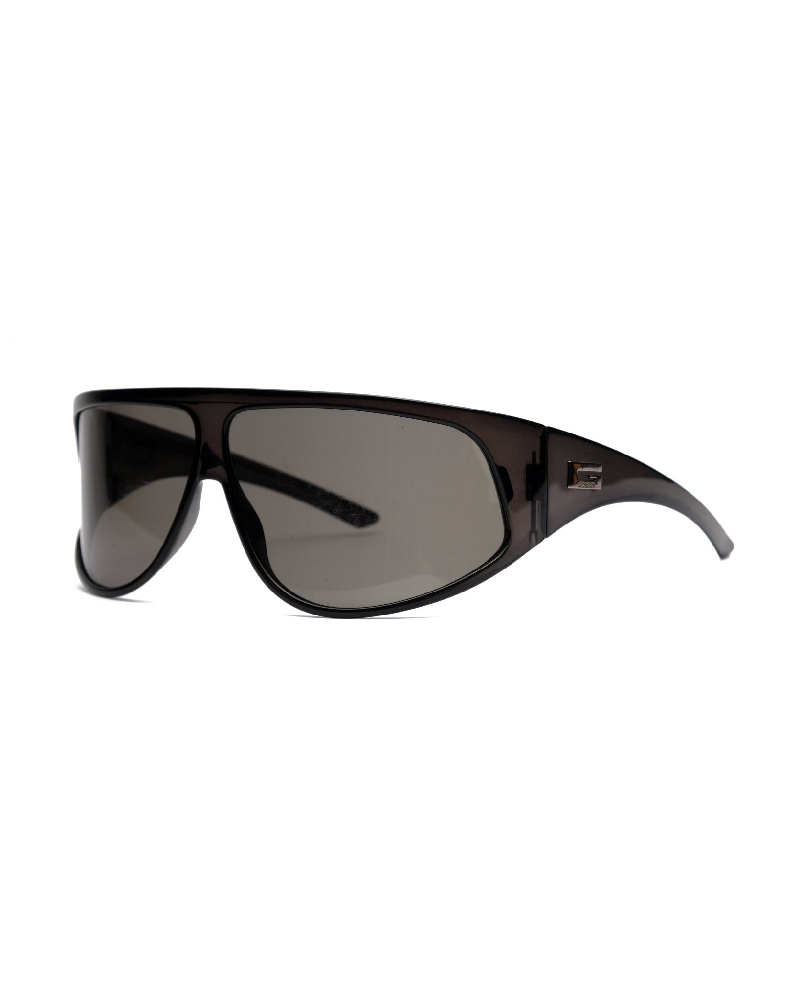 https://cdn.shopify.com/s/files/1/0818/5459/5398/files/gucci-gucci-shield-vintage-su541-1744687.jpg?v=1784368354