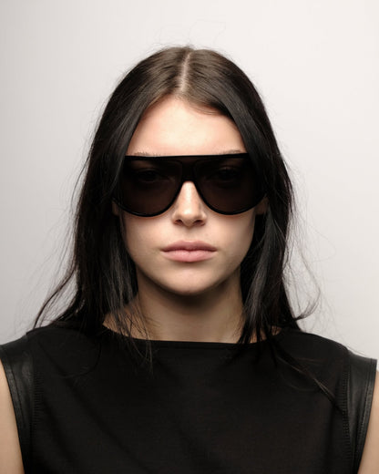 https://cdn.shopify.com/s/files/1/0818/5459/5398/files/gucci-gucci-shield-vintage-su541-3845637.jpg?v=1784368354