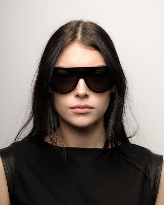 https://cdn.shopify.com/s/files/1/0818/5459/5398/files/gucci-gucci-shield-vintage-su541-3845637.jpg?v=1784368354