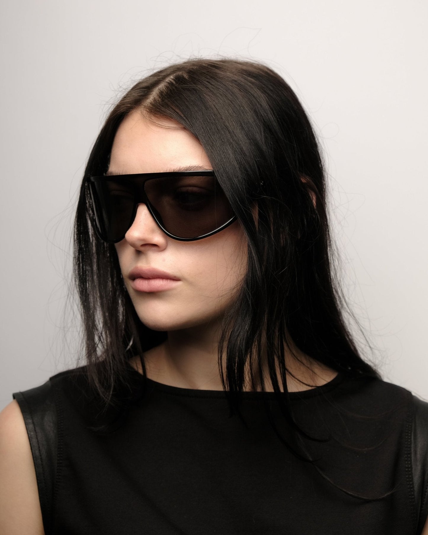 https://cdn.shopify.com/s/files/1/0818/5459/5398/files/gucci-gucci-shield-vintage-su541-9191581.jpg?v=1784368354